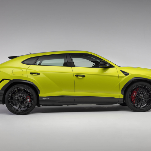2027 Lamborghini Urus SE Performante Side View
