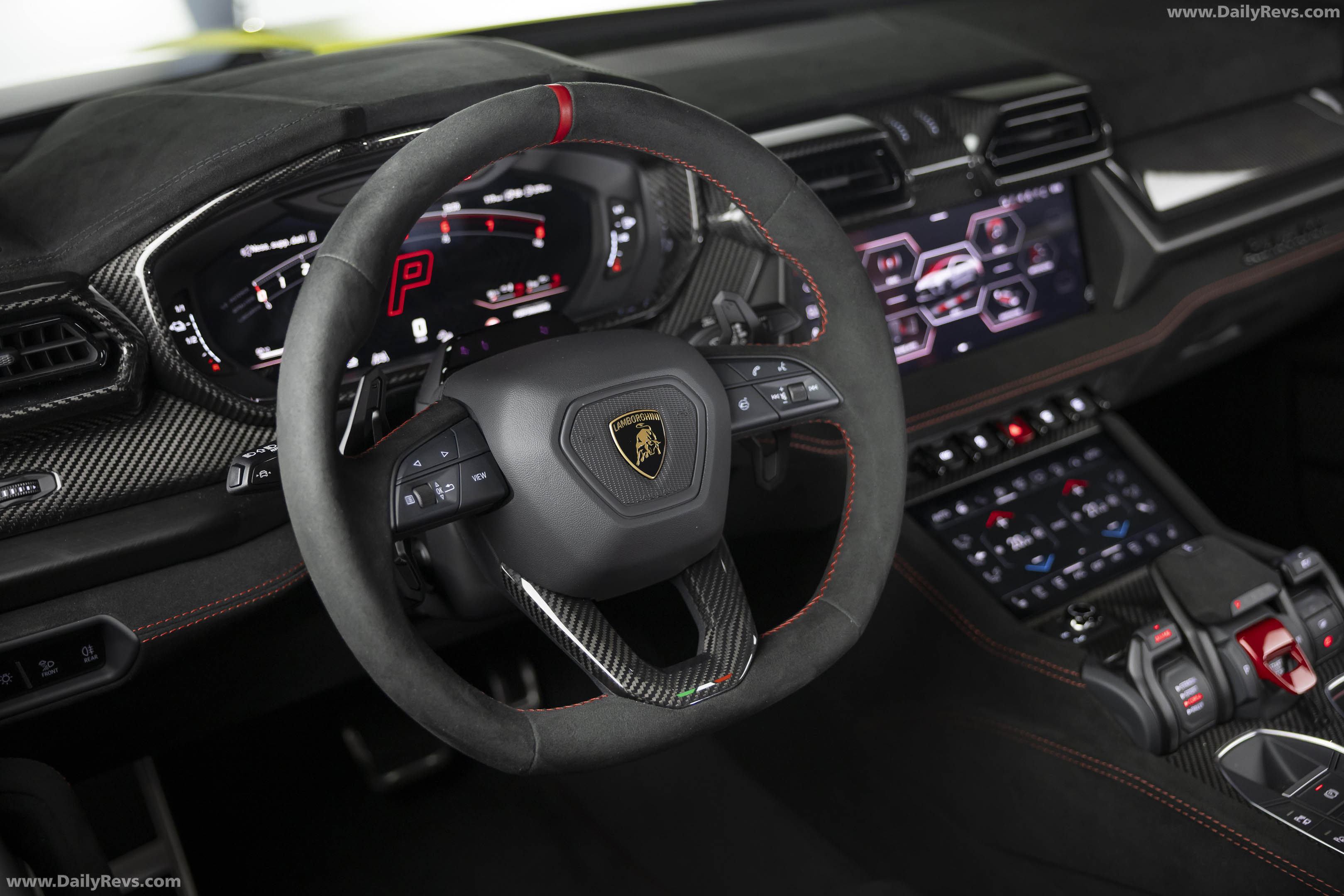 2027 Lamborghini Urus SE Performante Interior