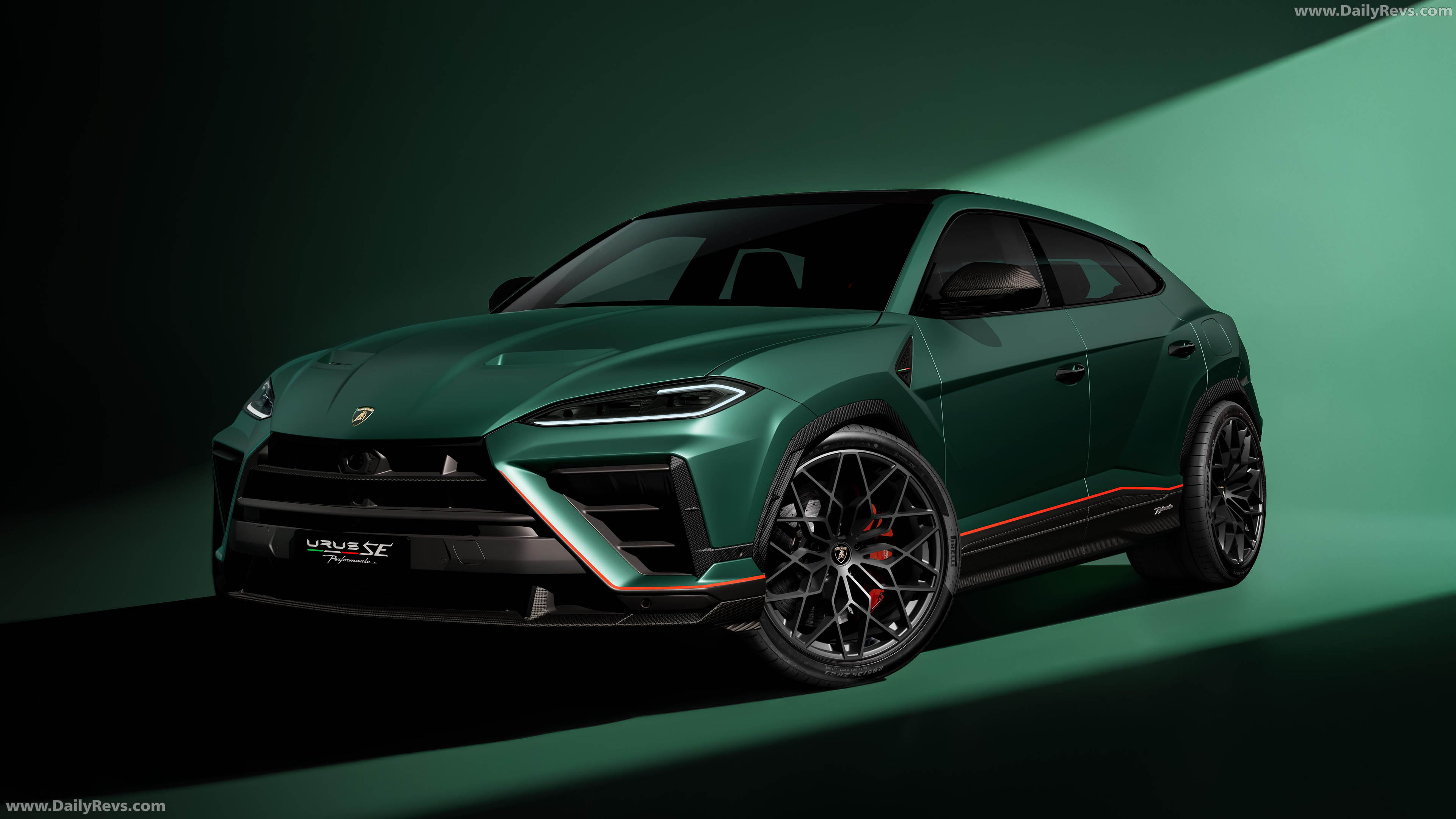 2027 Lamborghini Urus SE Performante Verde Hydra Front View