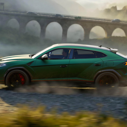 2027 Lamborghini Urus SE Performante Verde Hydra Side View