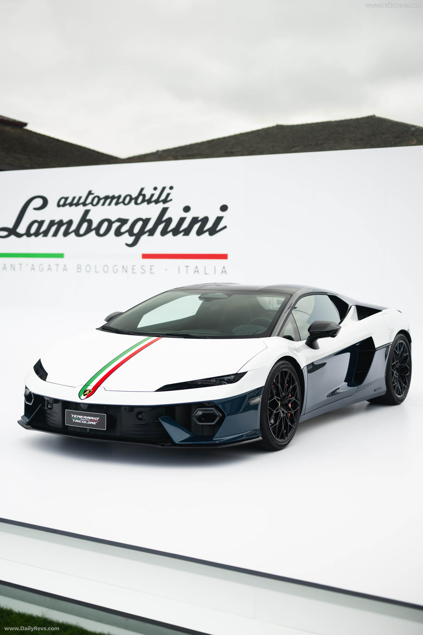 2026 Lamborghini Temerario Tricolore Front View