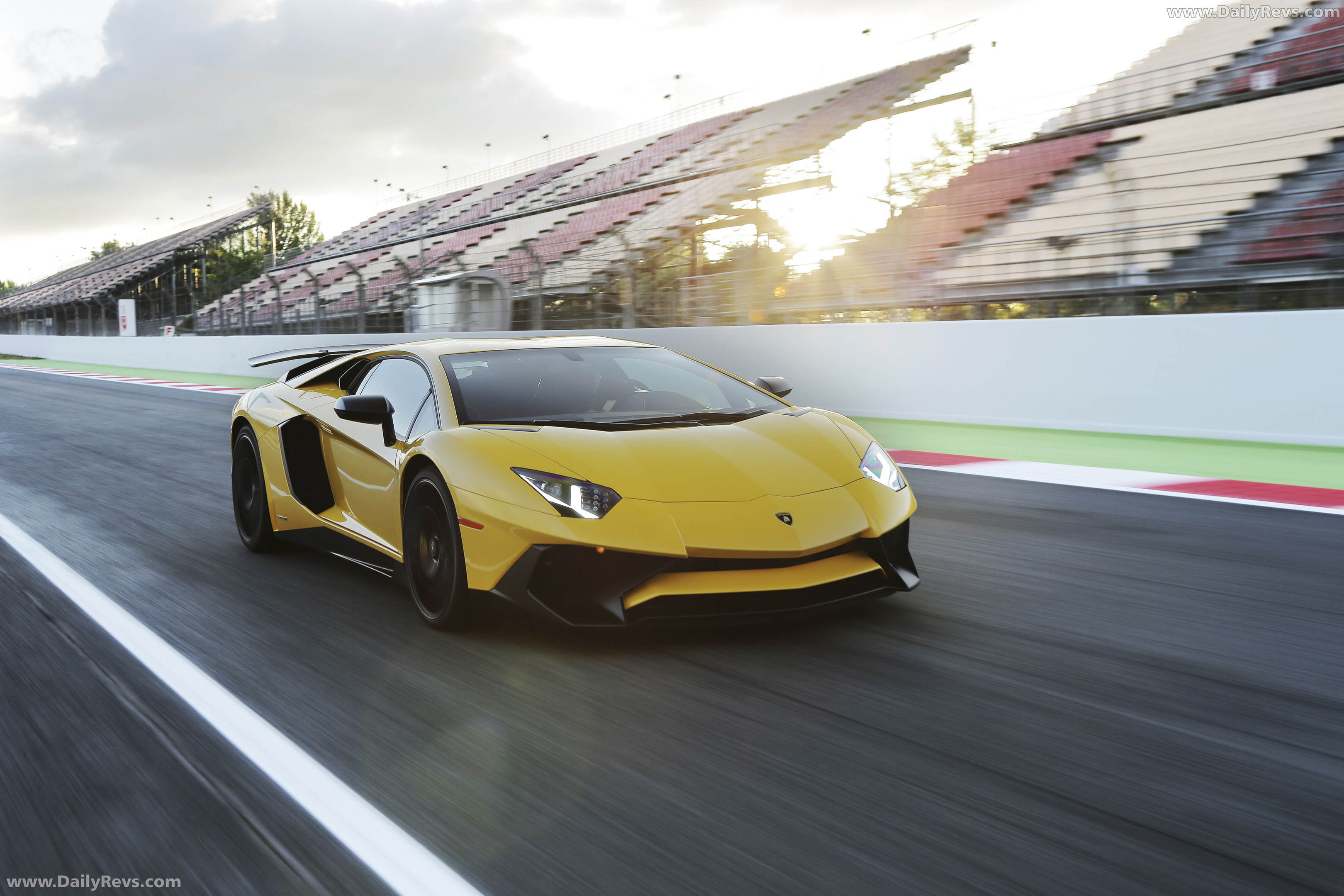 2016 Lamborghini Aventador LP750-4 SV Front View