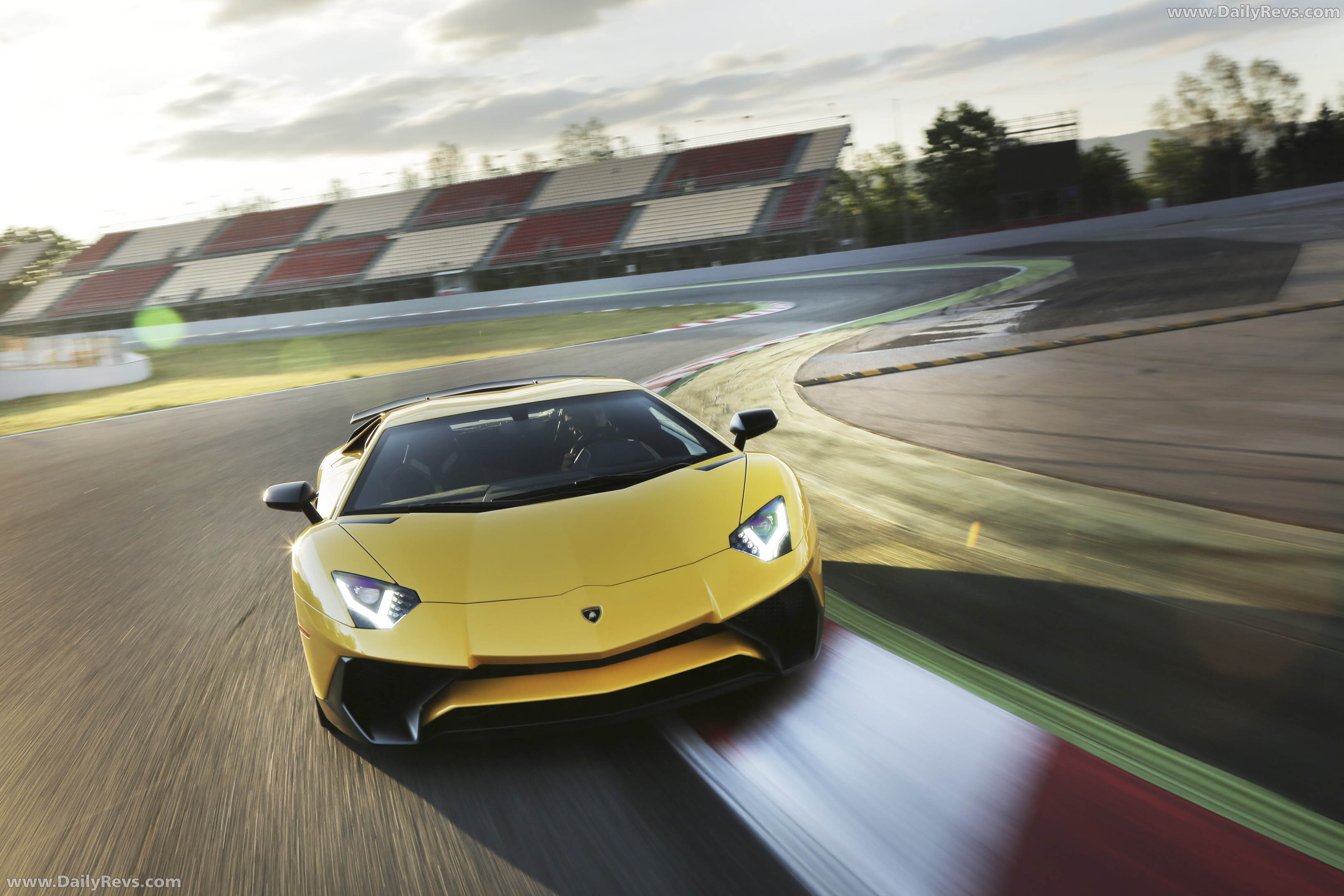 2016 Lamborghini Aventador LP750-4 SV Front View