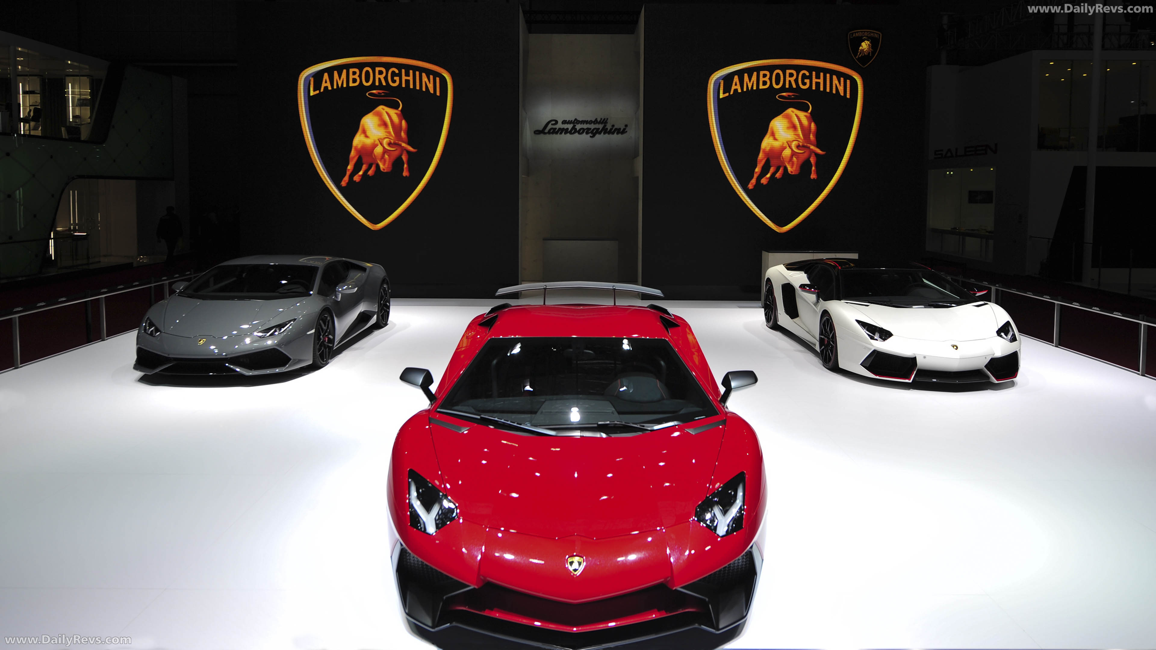 2016 Lamborghini Aventador LP750-4 SV Front View