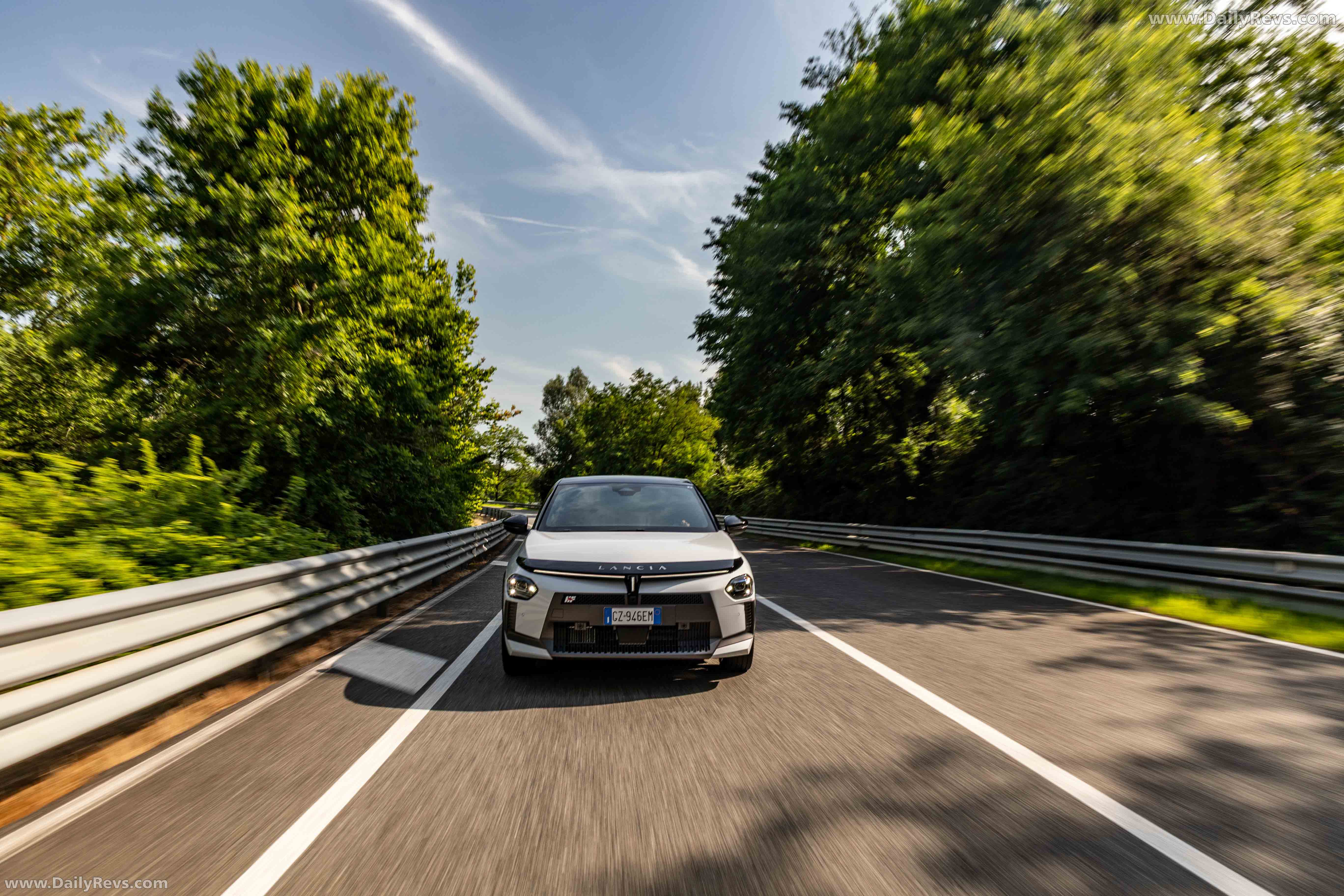 2025 Lancia Ypsilon HF Line Front View