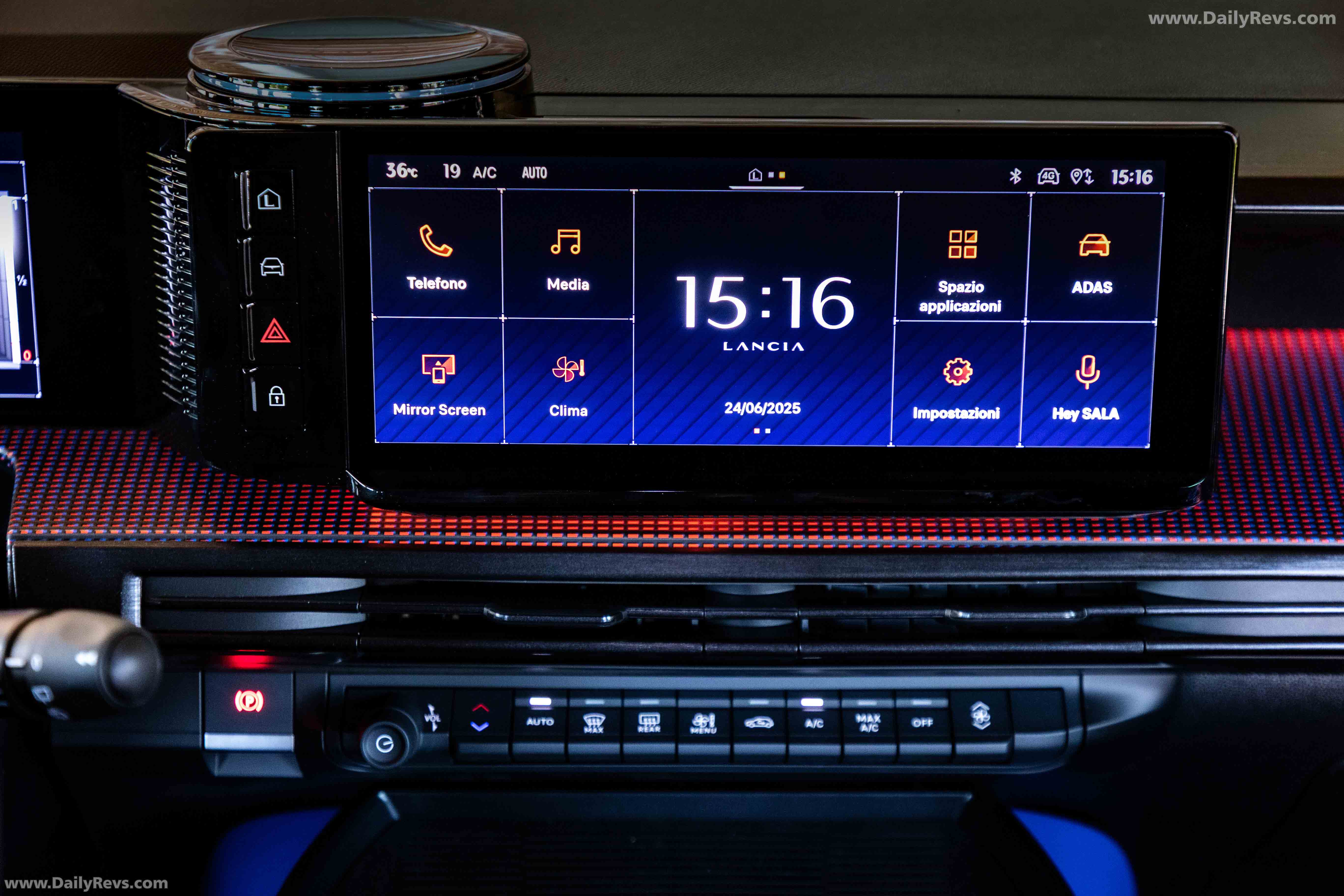 2025 Lancia Ypsilon HF Line Interior