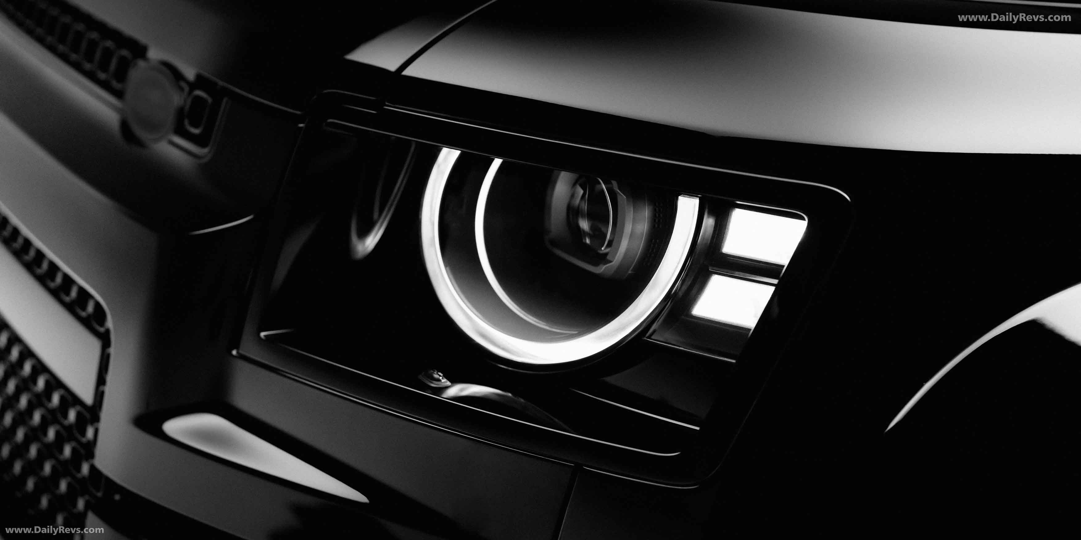 2026 Land Rover Defender OCTA Black Exterior