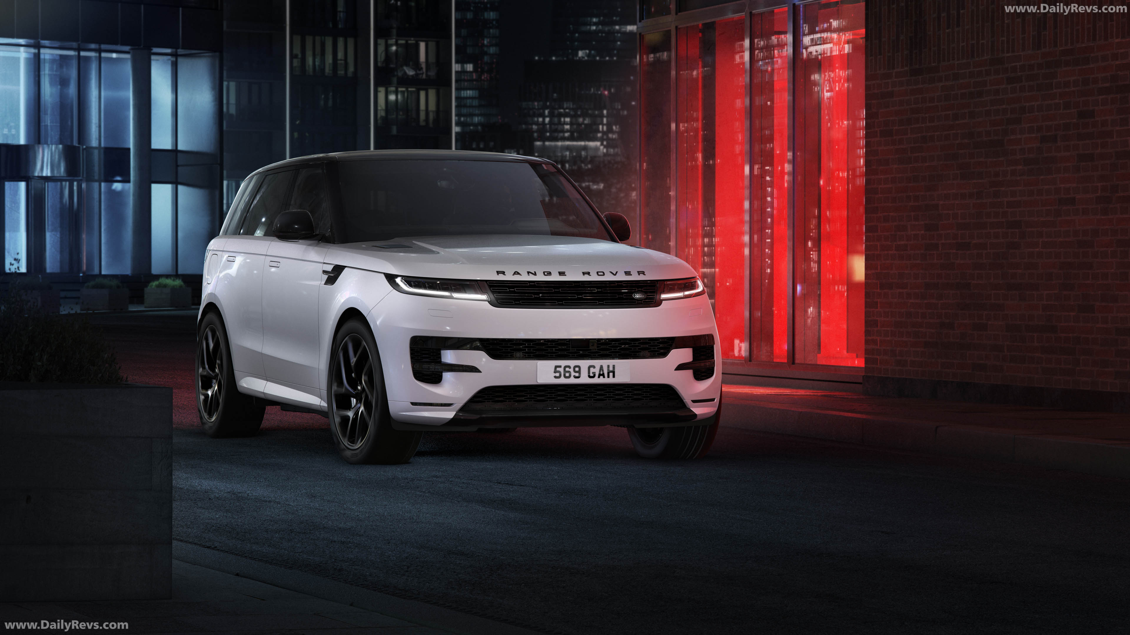 2026 Land Rover Range Rover Sport Battersea Edition Front View