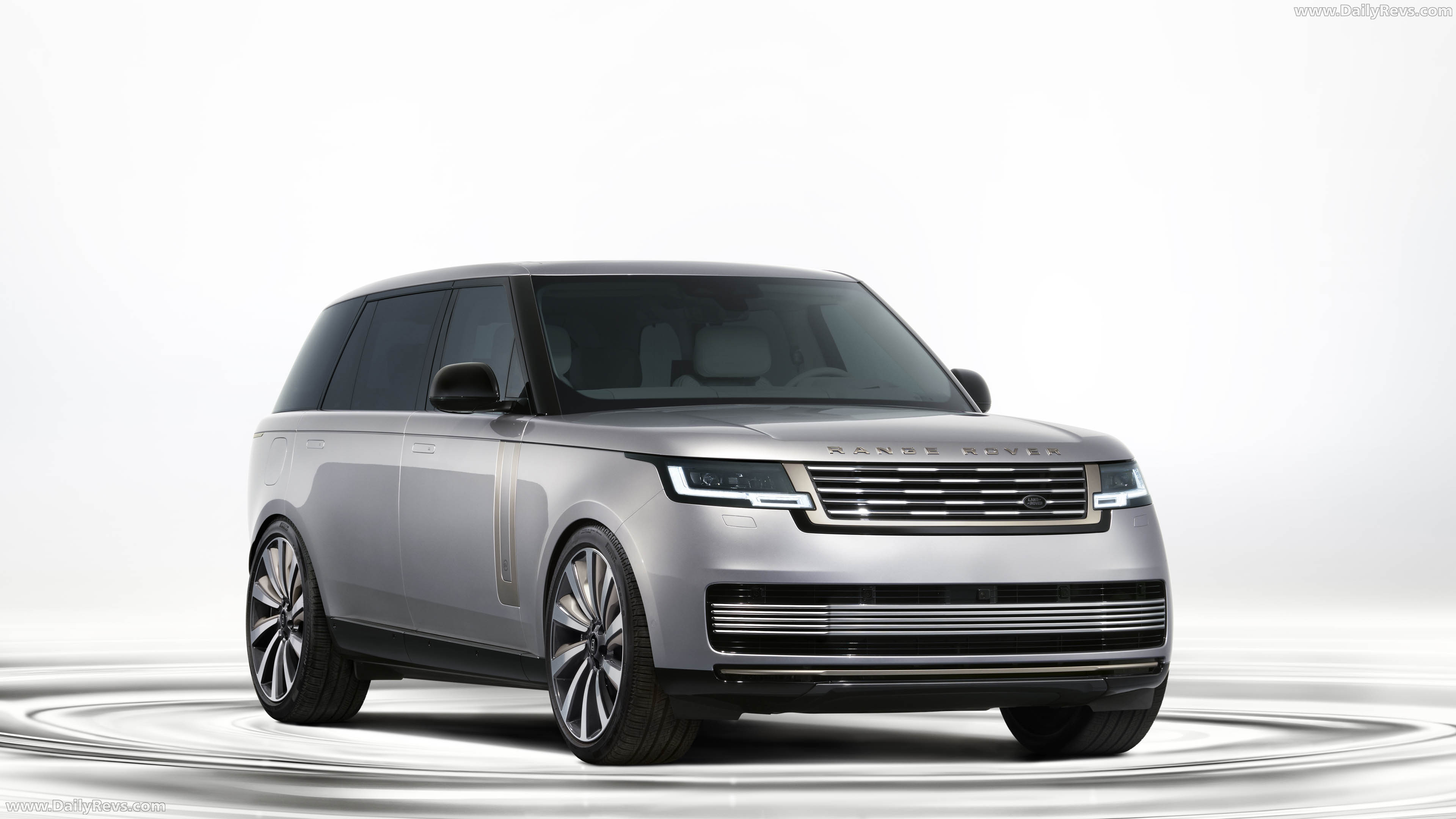 2026 Land Rover Range Rover SV Ultra Front View