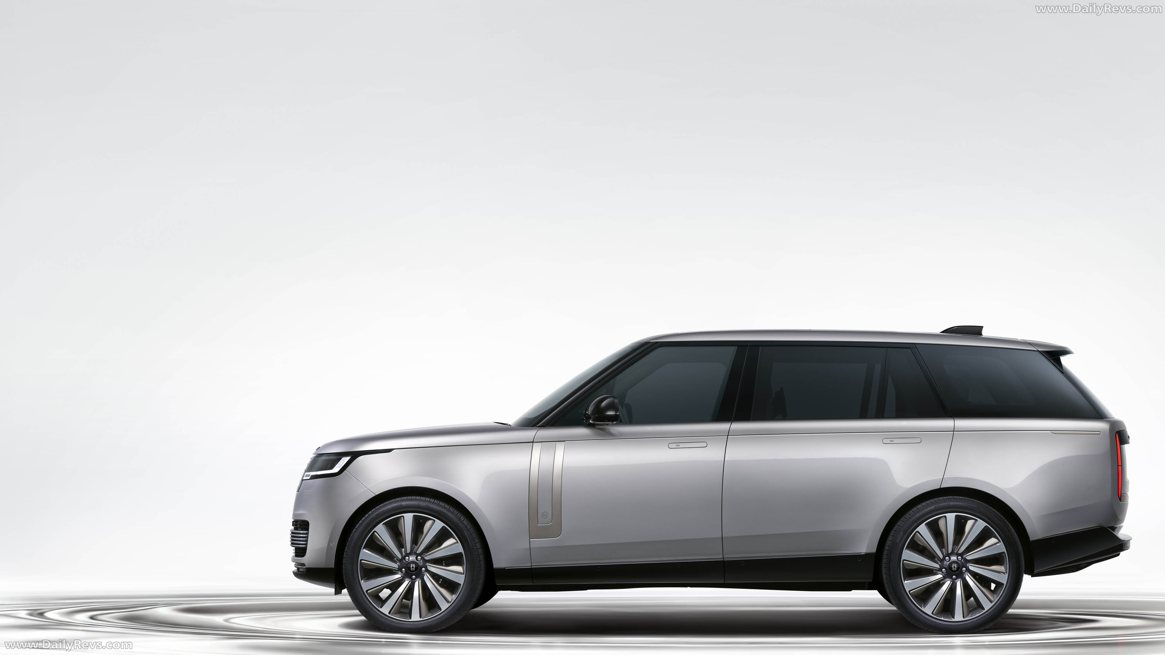 2026 Land Rover Range Rover SV Ultra Rear View