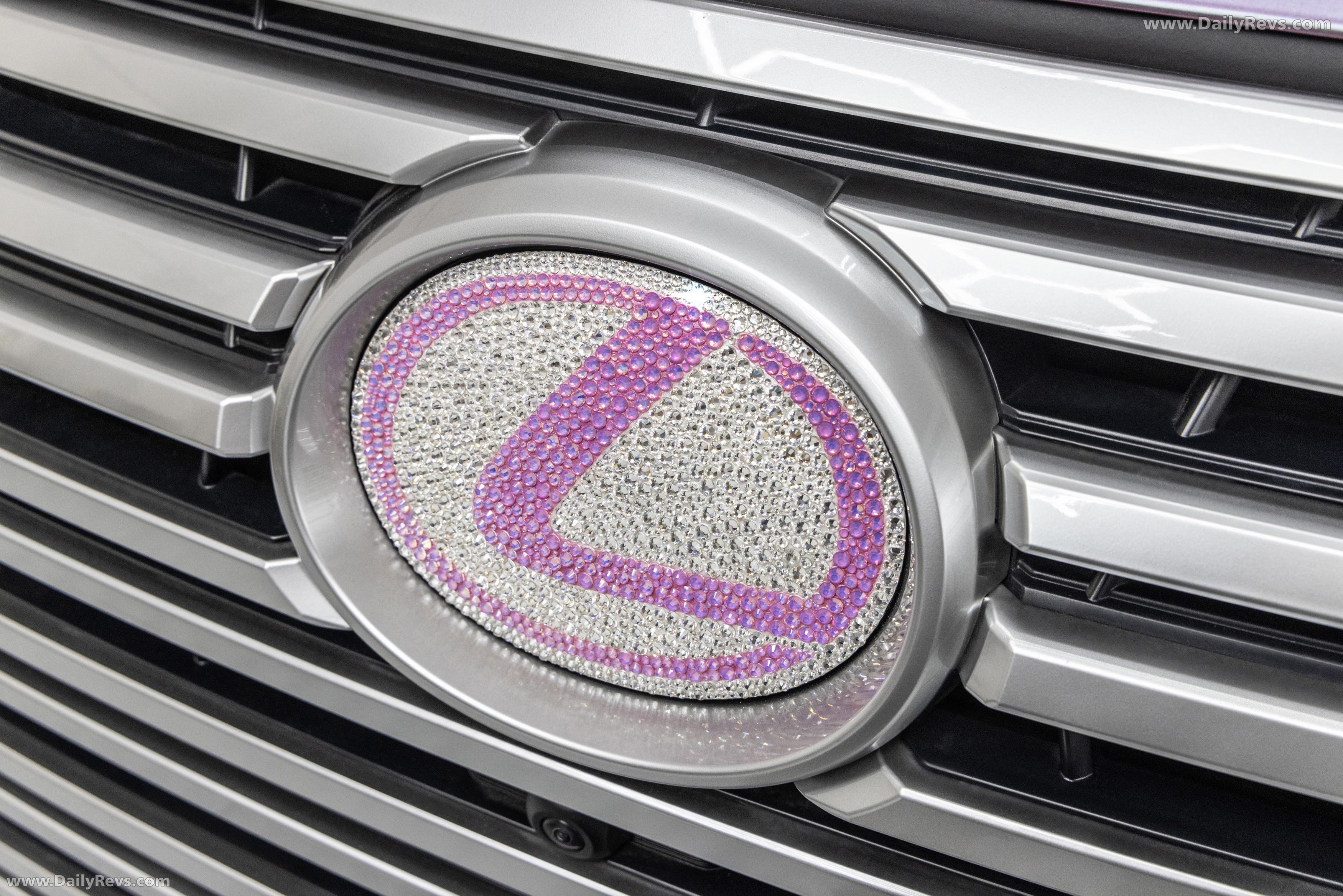 2025 Lexus Glam LX Exterior