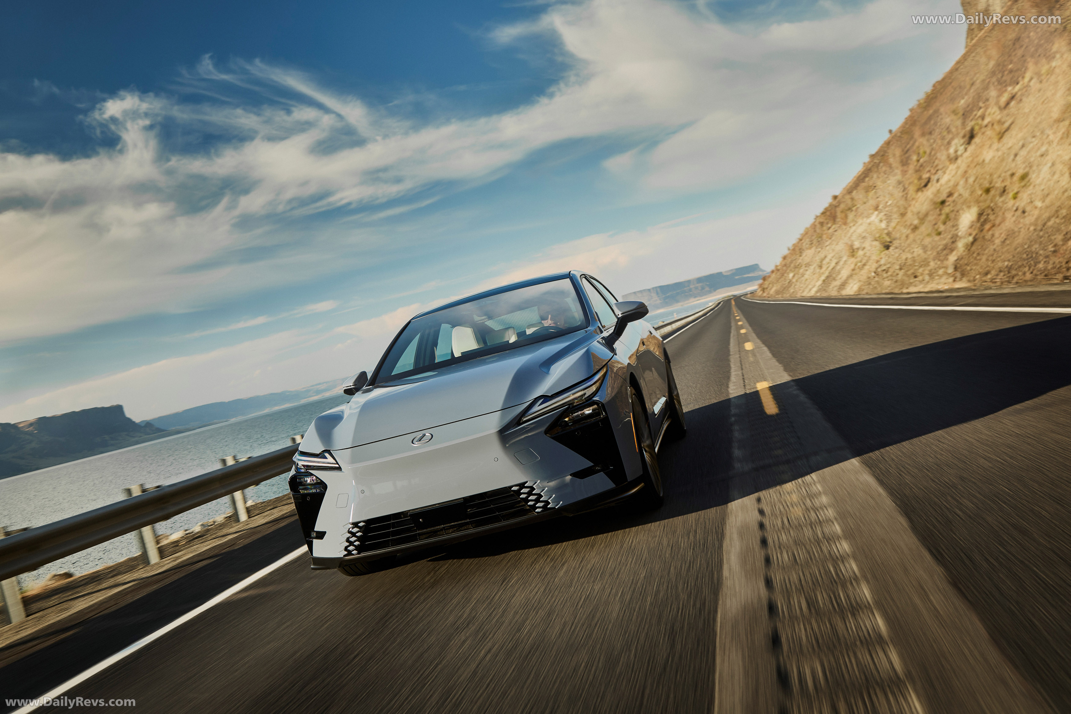 2026 Lexus ES 350e US Version Front View