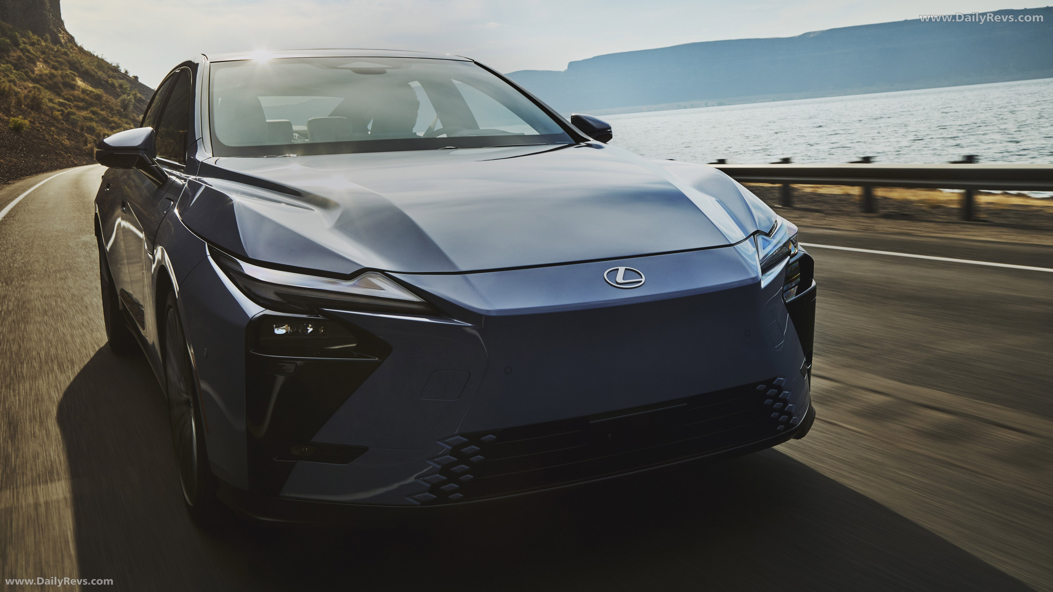 2026 Lexus ES 350e US Version Front View