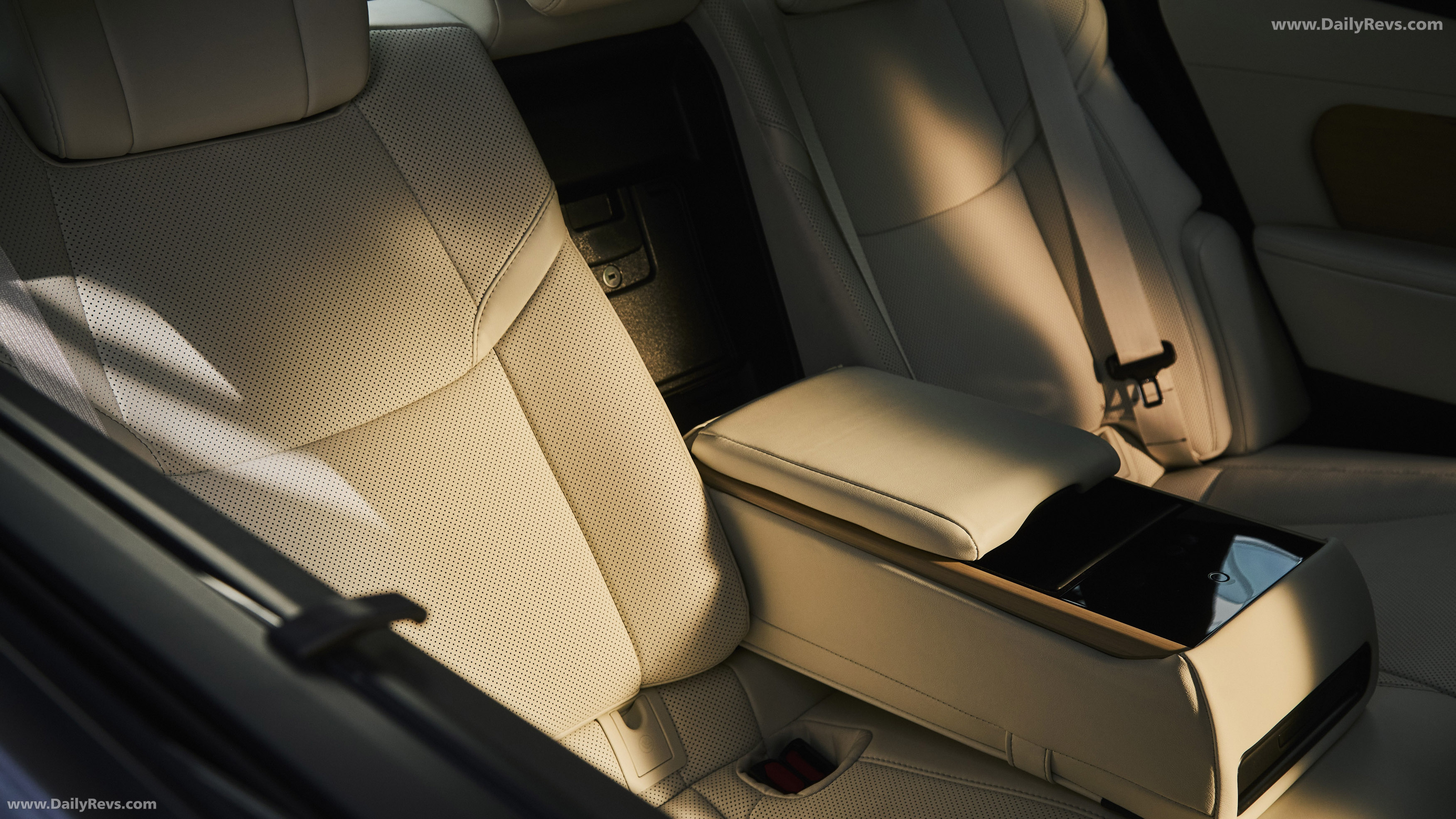2026 Lexus ES 350e US Version Interior