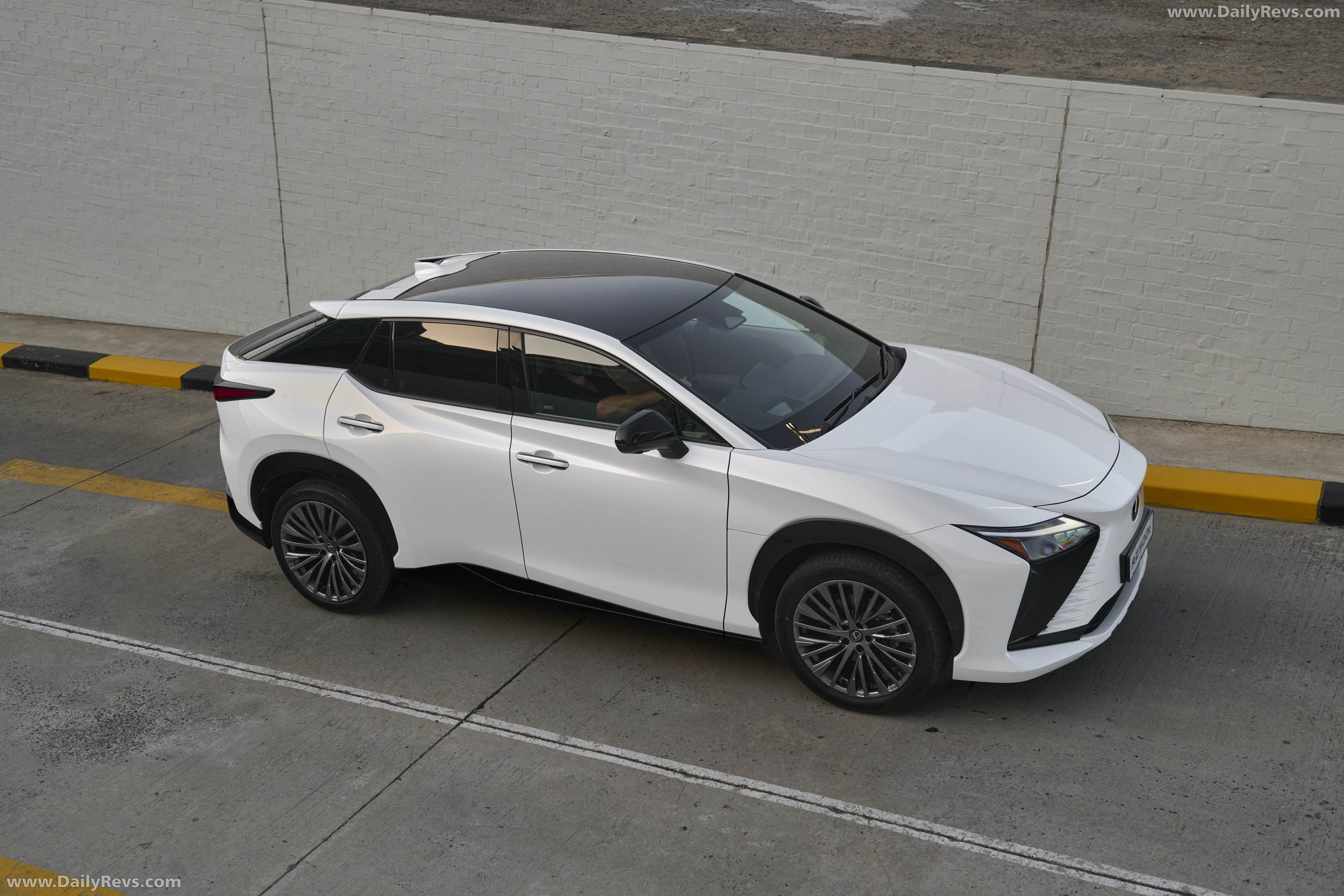 2026 Lexus RZ 550e South African Version Top View
