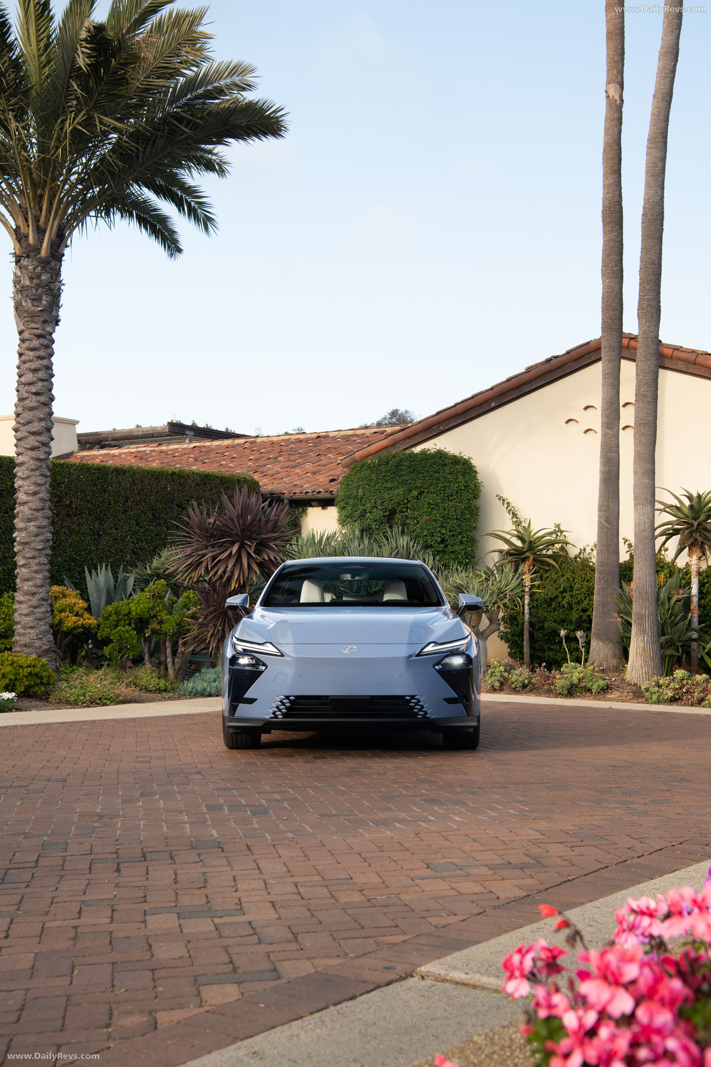 2026 Lexus ES 350e Premium Front View