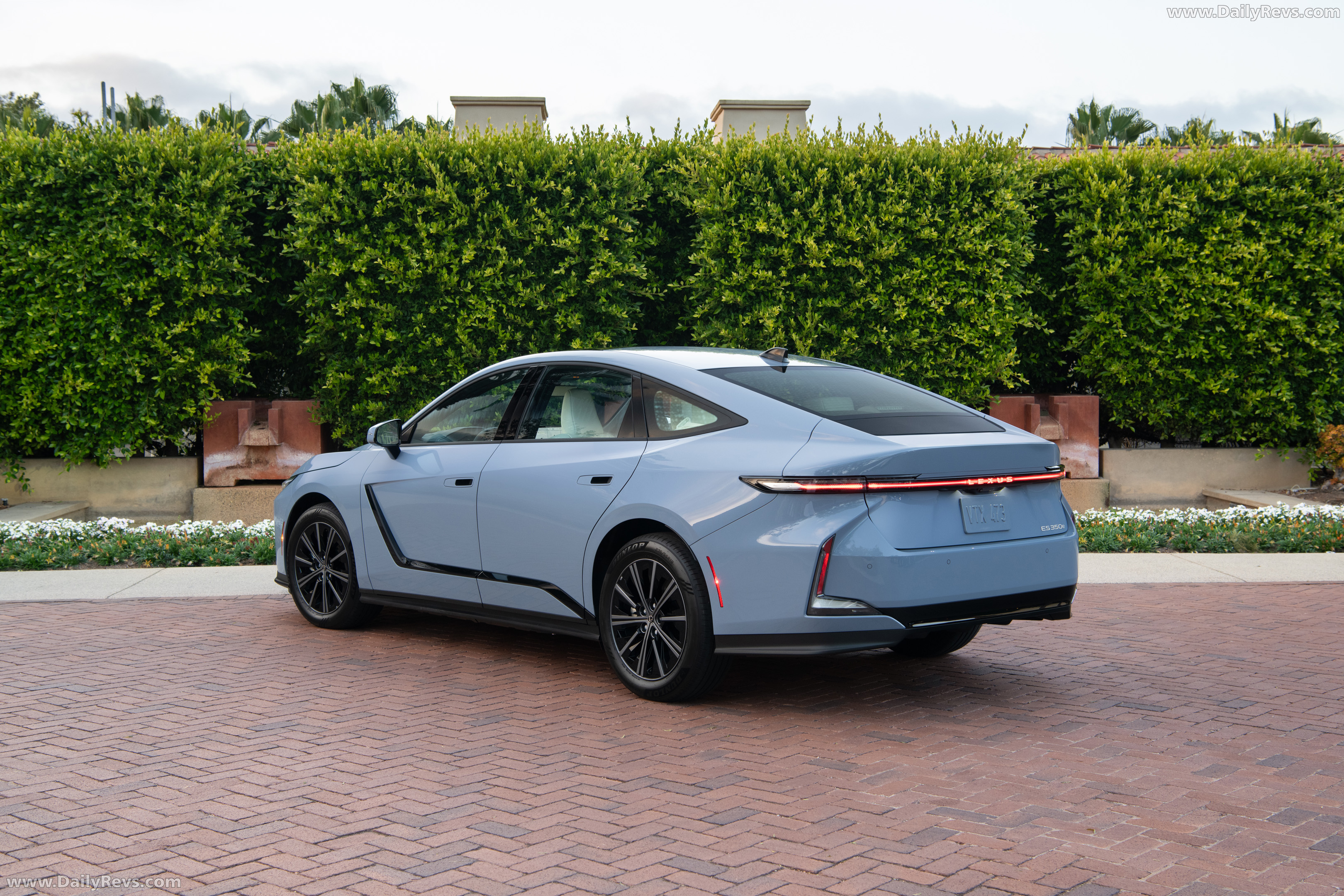 2026 Lexus ES 350e Premium Rear View