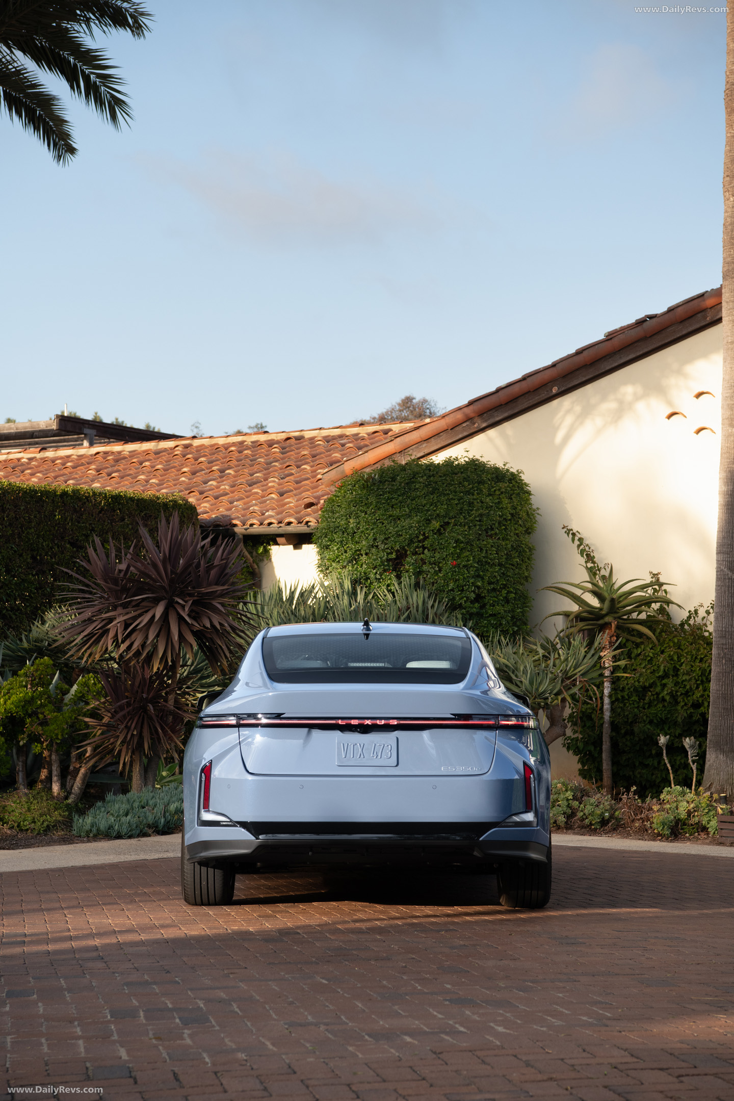 2026 Lexus ES 350e Premium Rear View