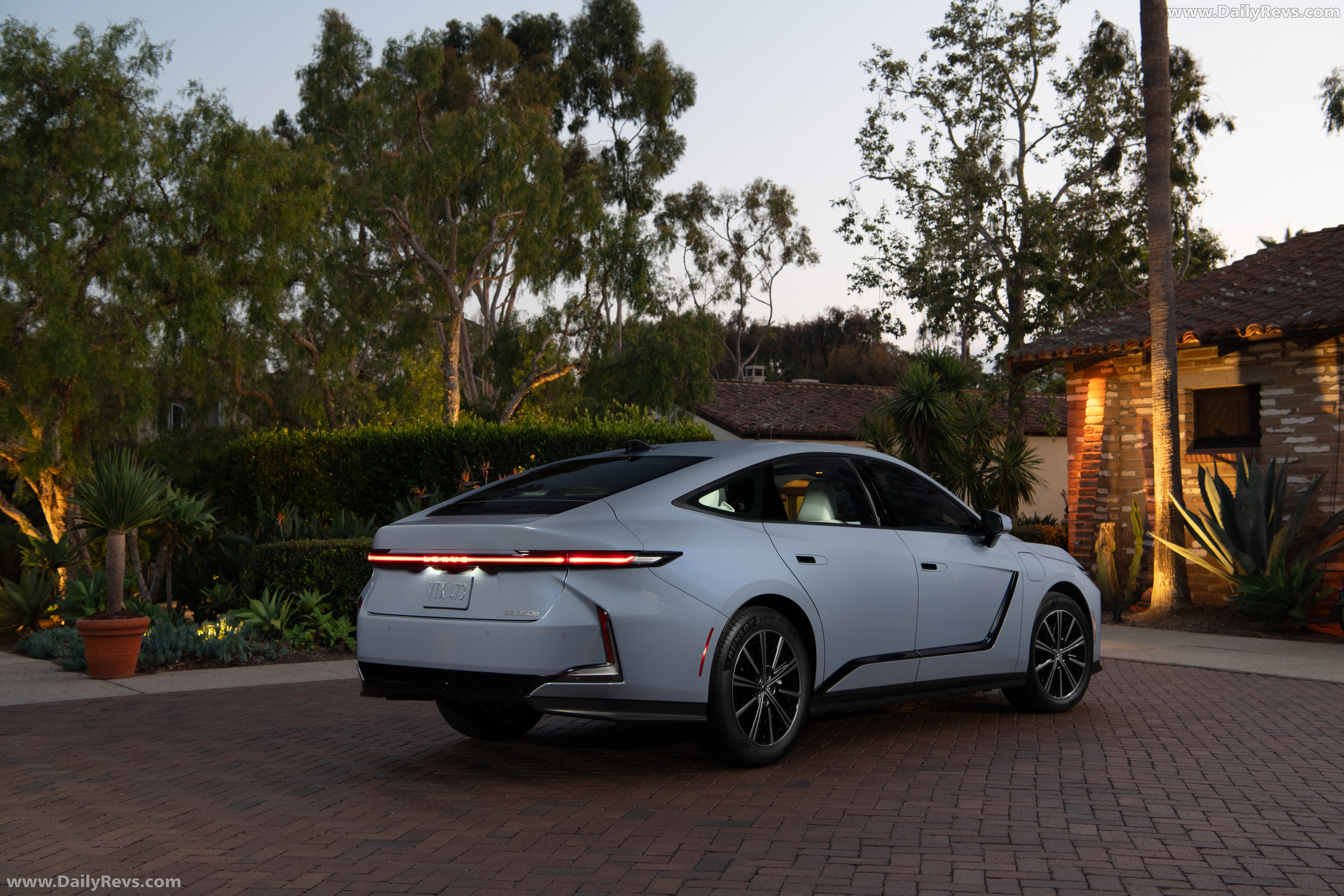 2026 Lexus ES 350e Premium Rear View