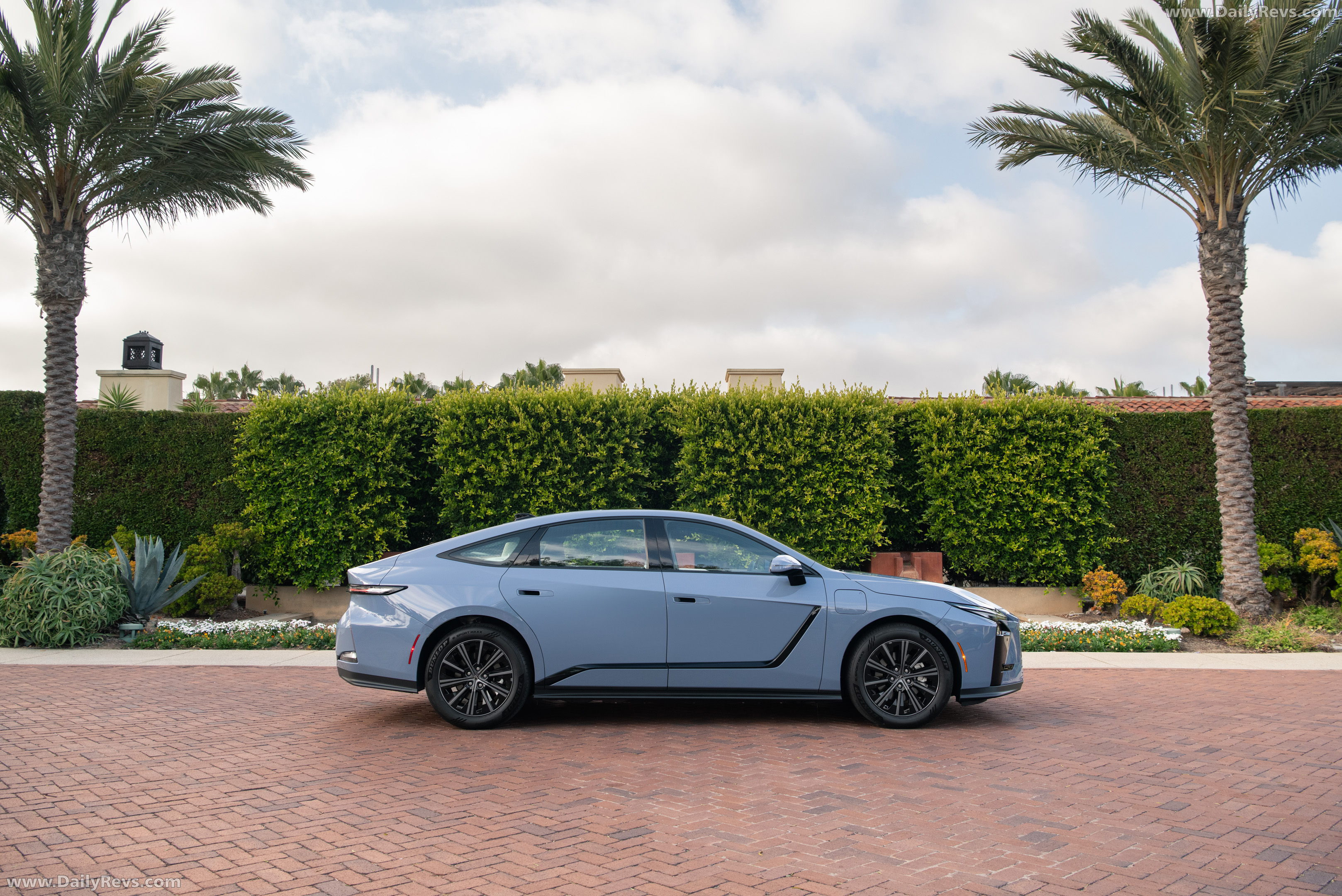 2026 Lexus ES 350e Premium Side View