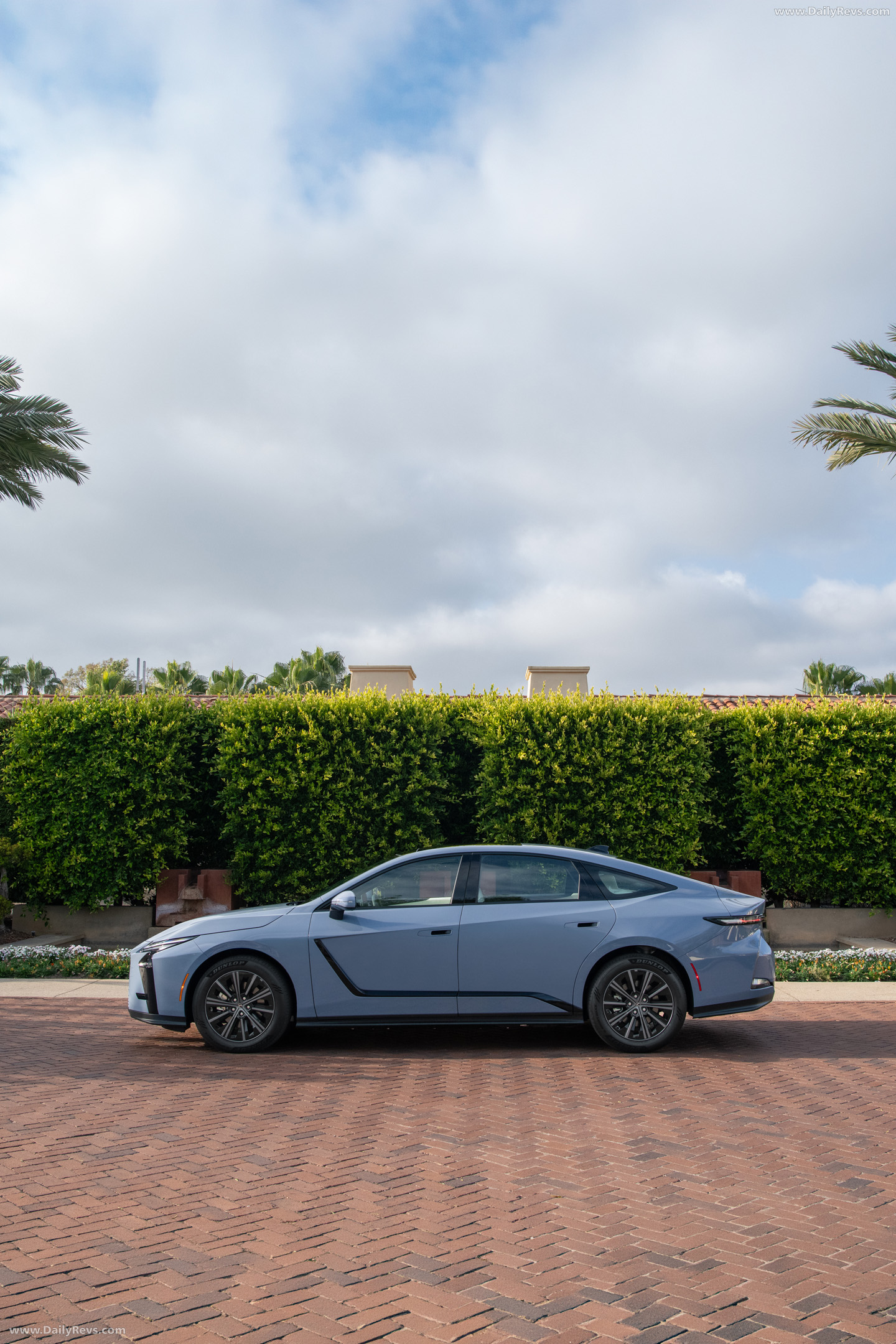 2026 Lexus ES 350e Premium Side View