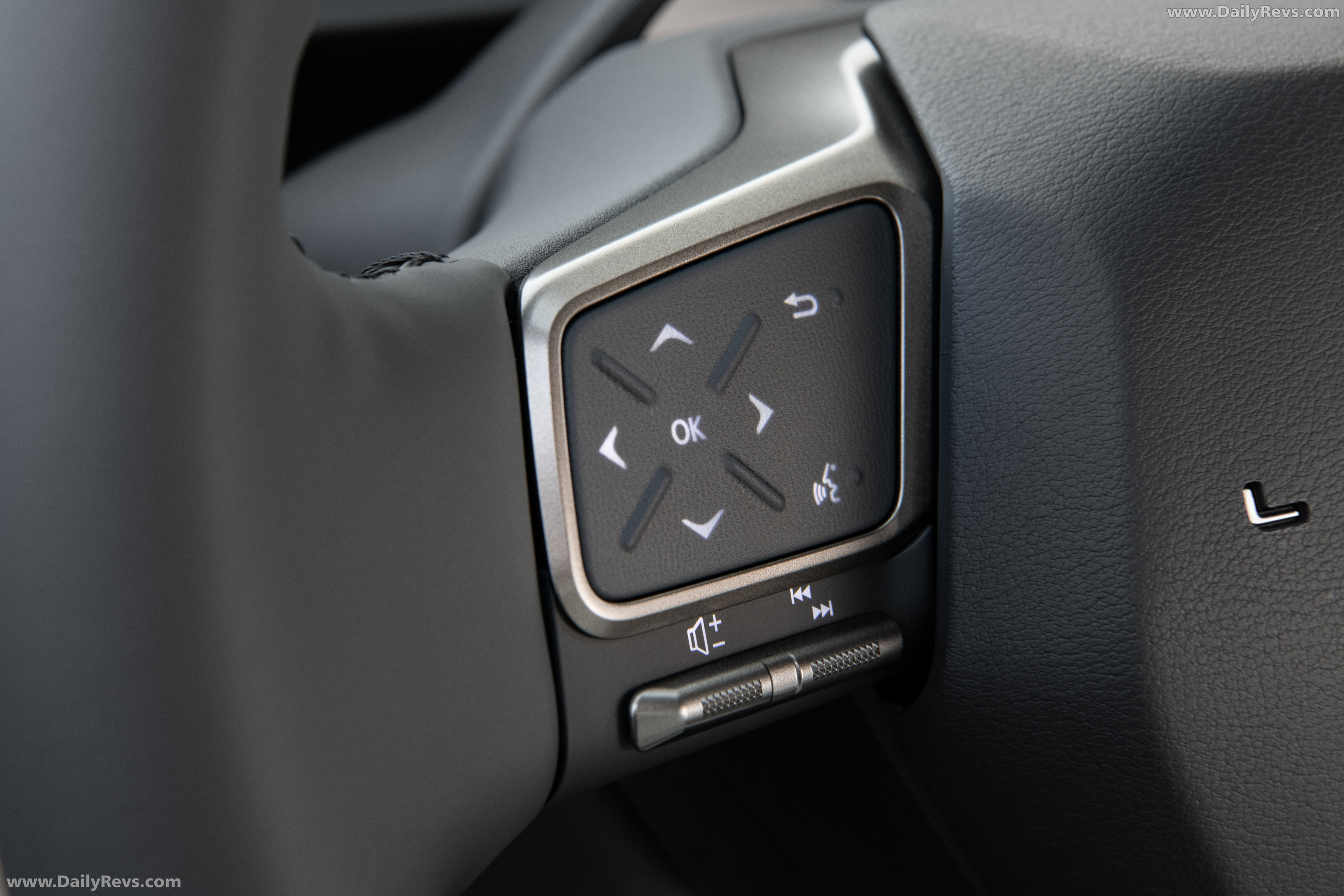 2026 Lexus ES 350e Premium Interior