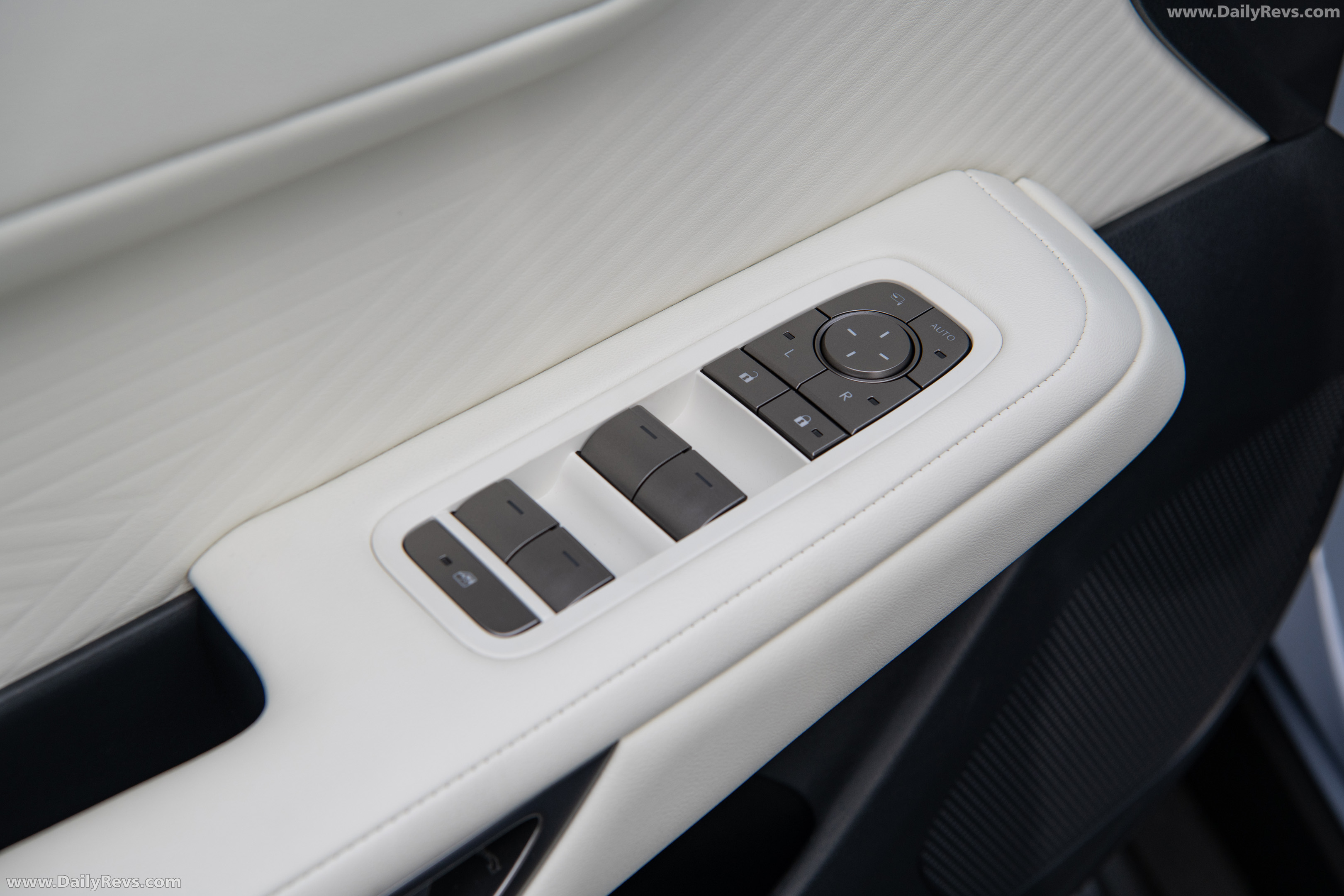 2026 Lexus ES 350e Premium Interior