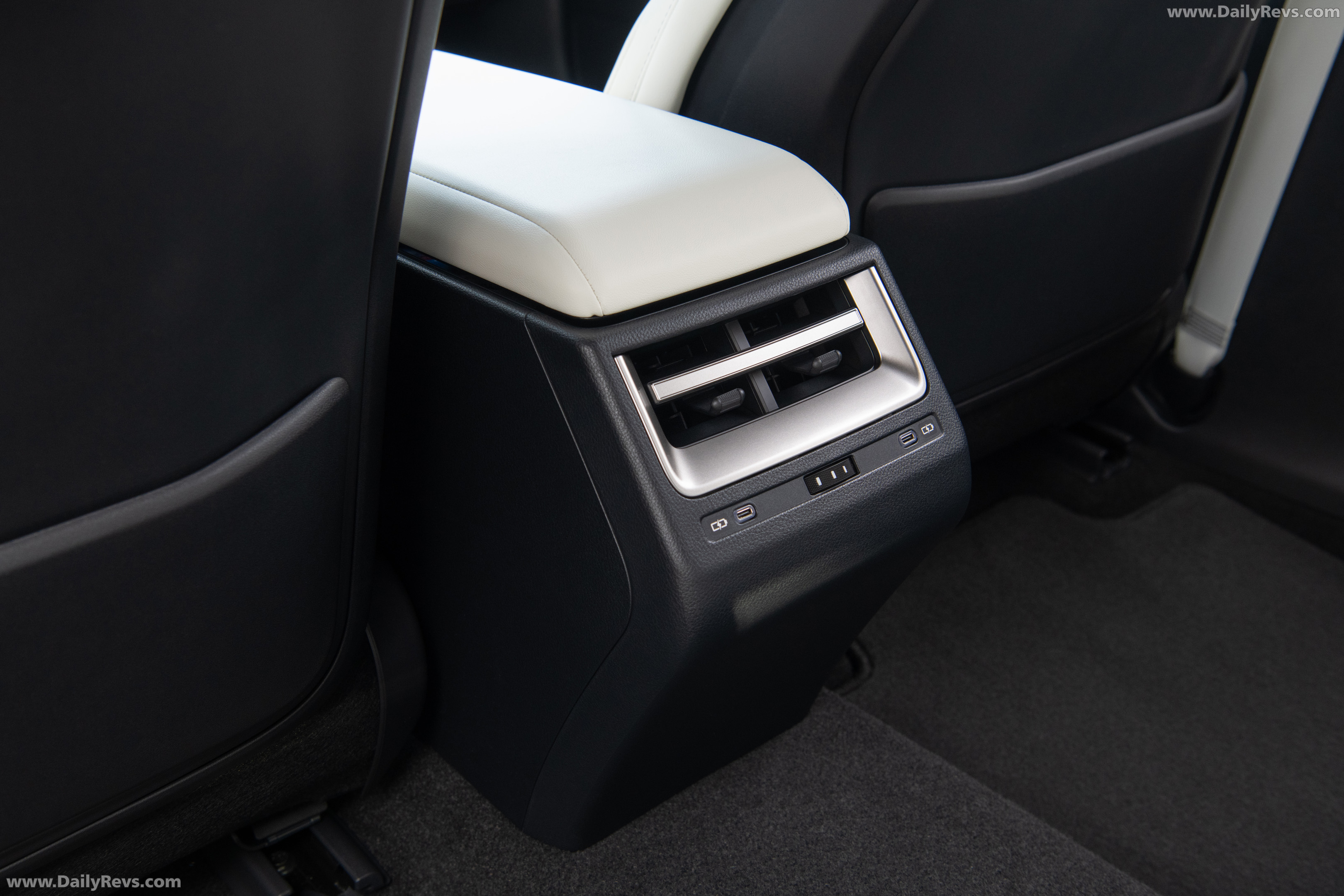 2026 Lexus ES 350e Premium Interior