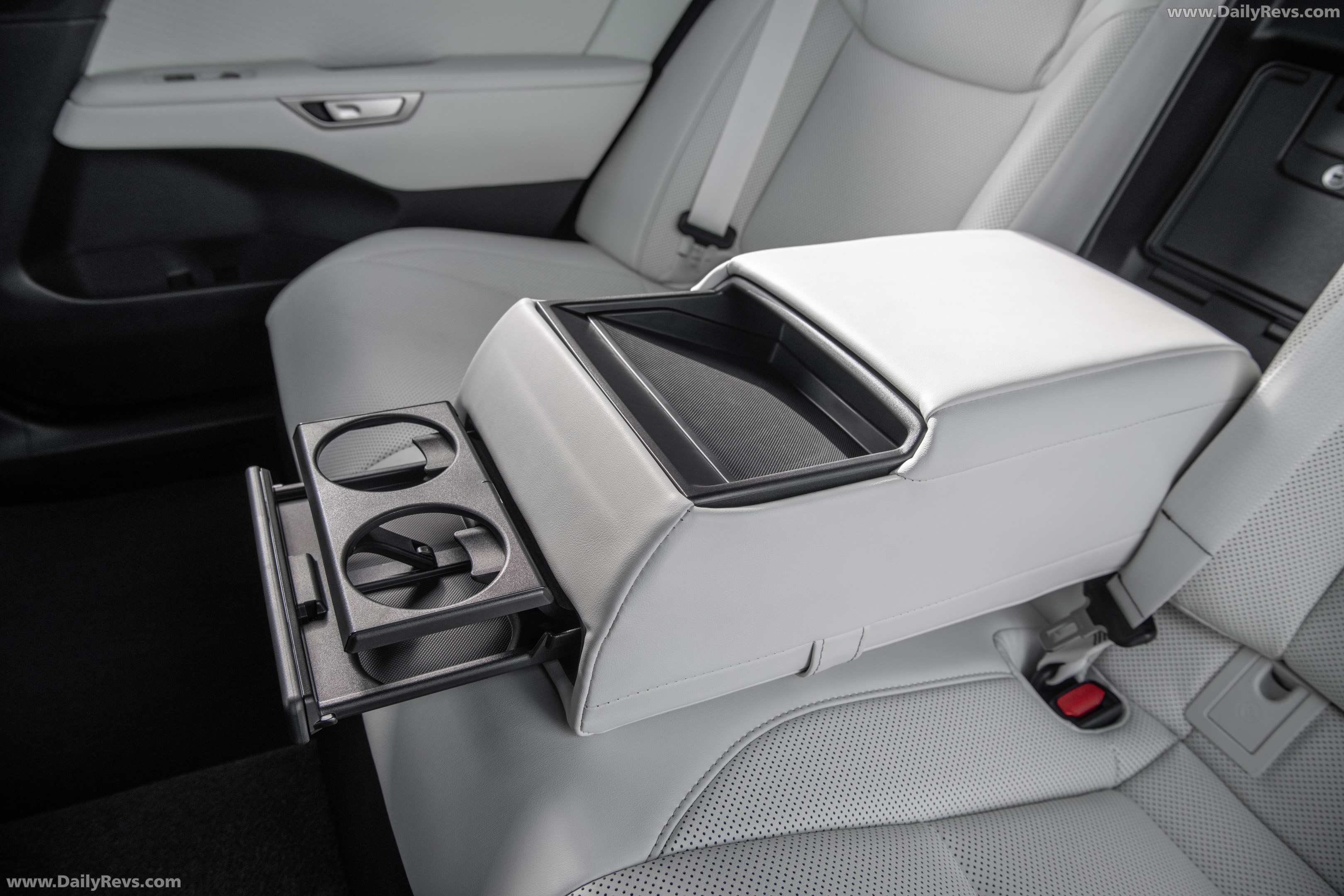 2026 Lexus ES 350e Premium Interior