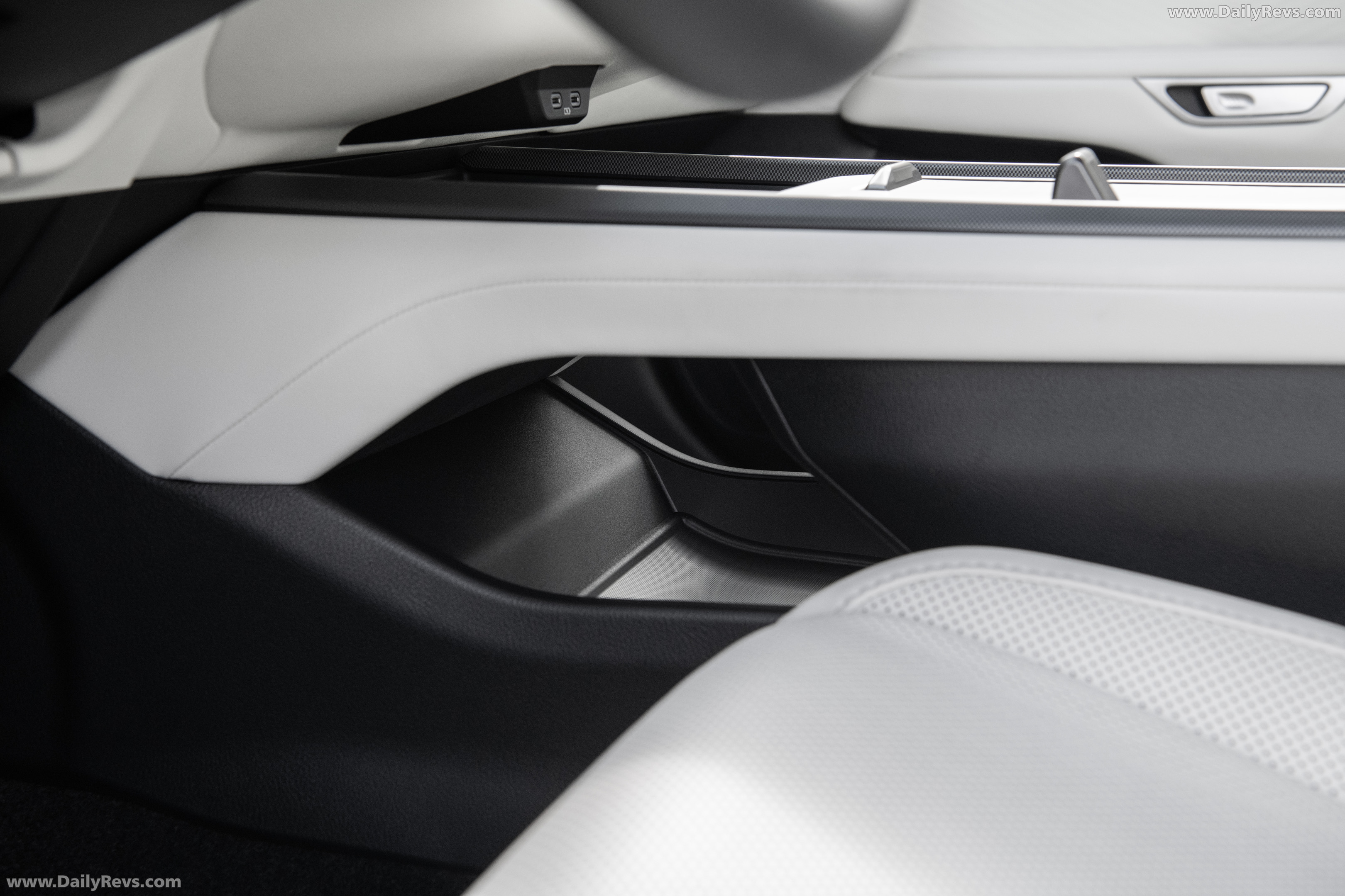 2026 Lexus ES 350e Premium Interior