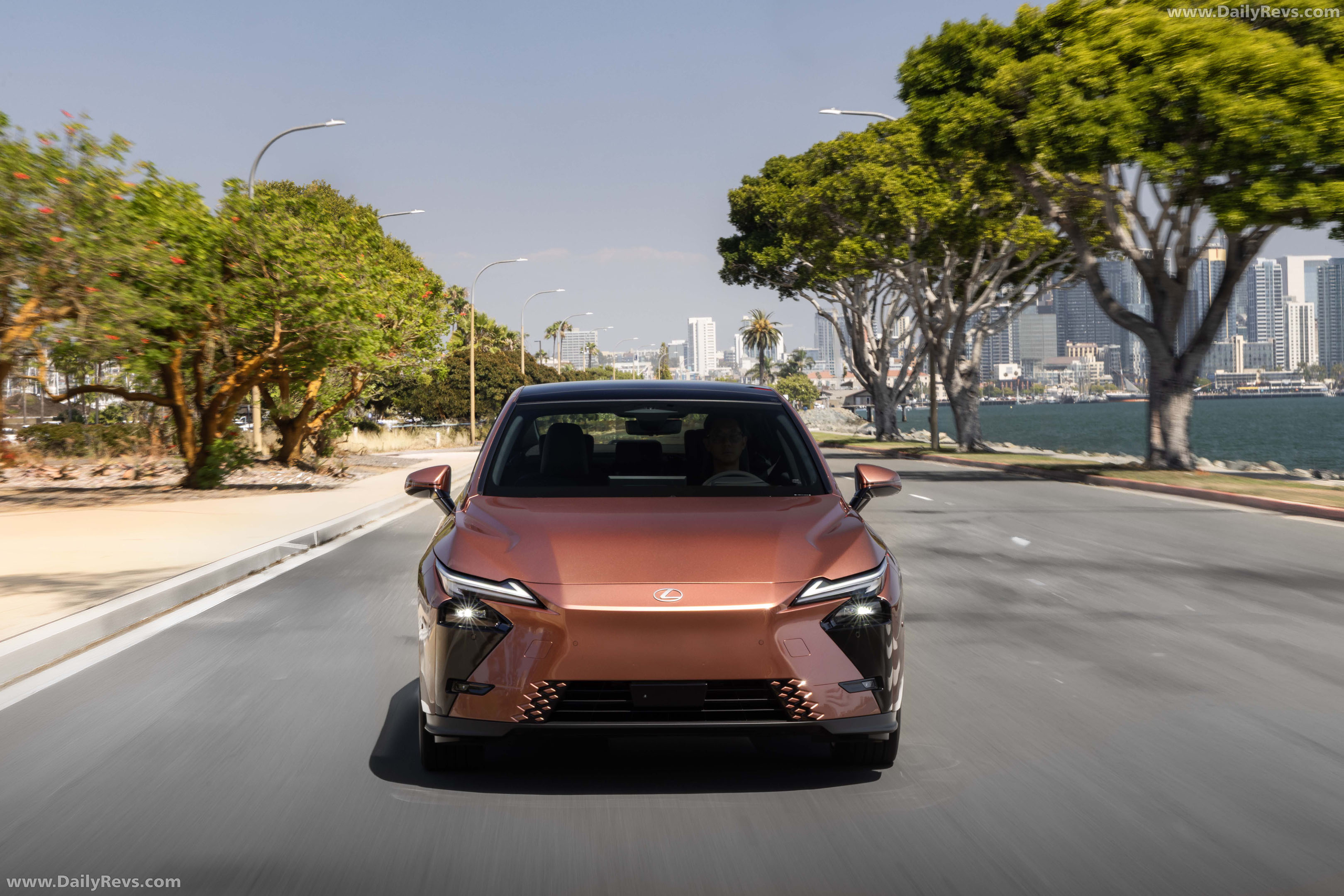 2026 Lexus ES 350e Luxury Executive Front View