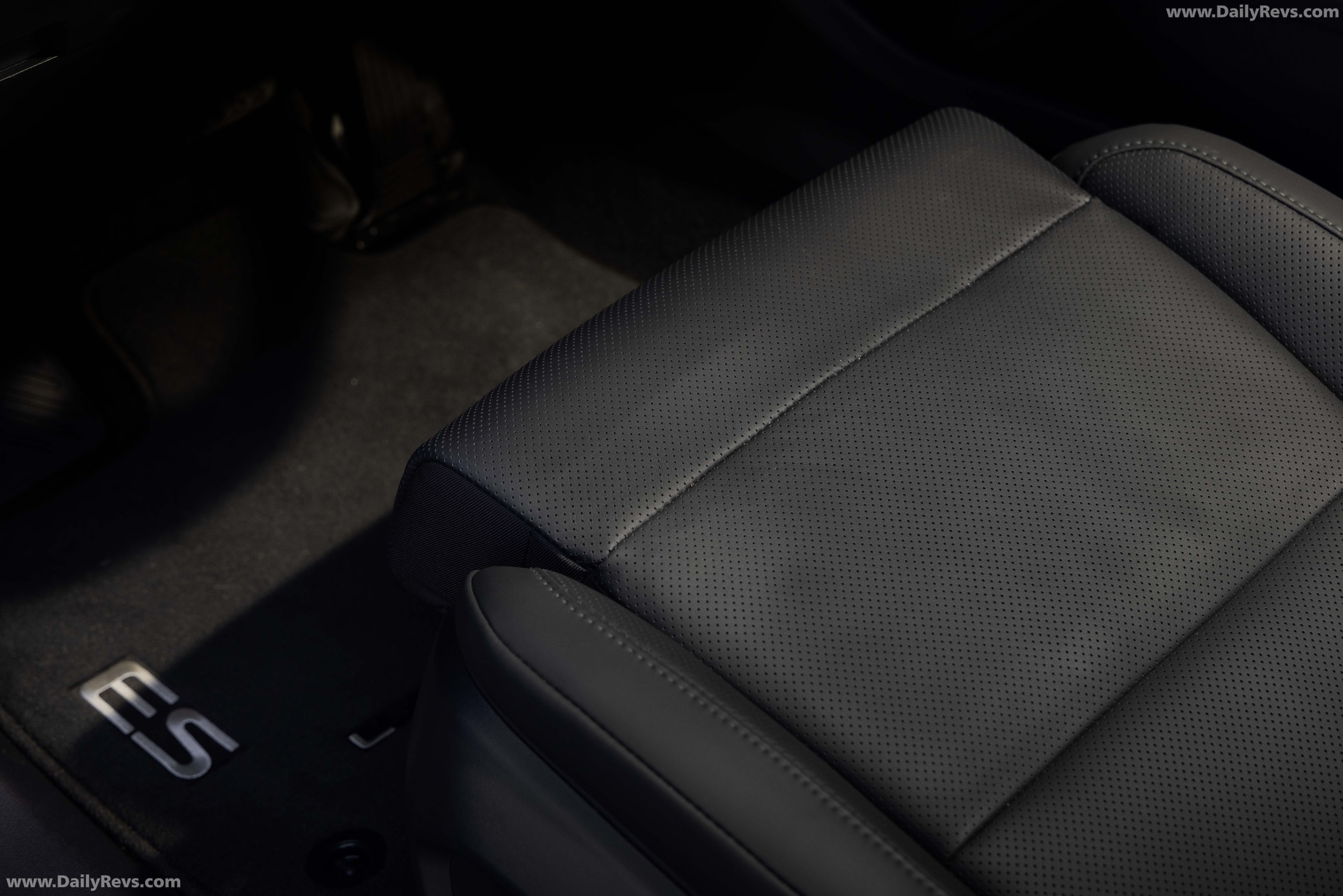 2026 Lexus ES 350e Luxury Executive Interior