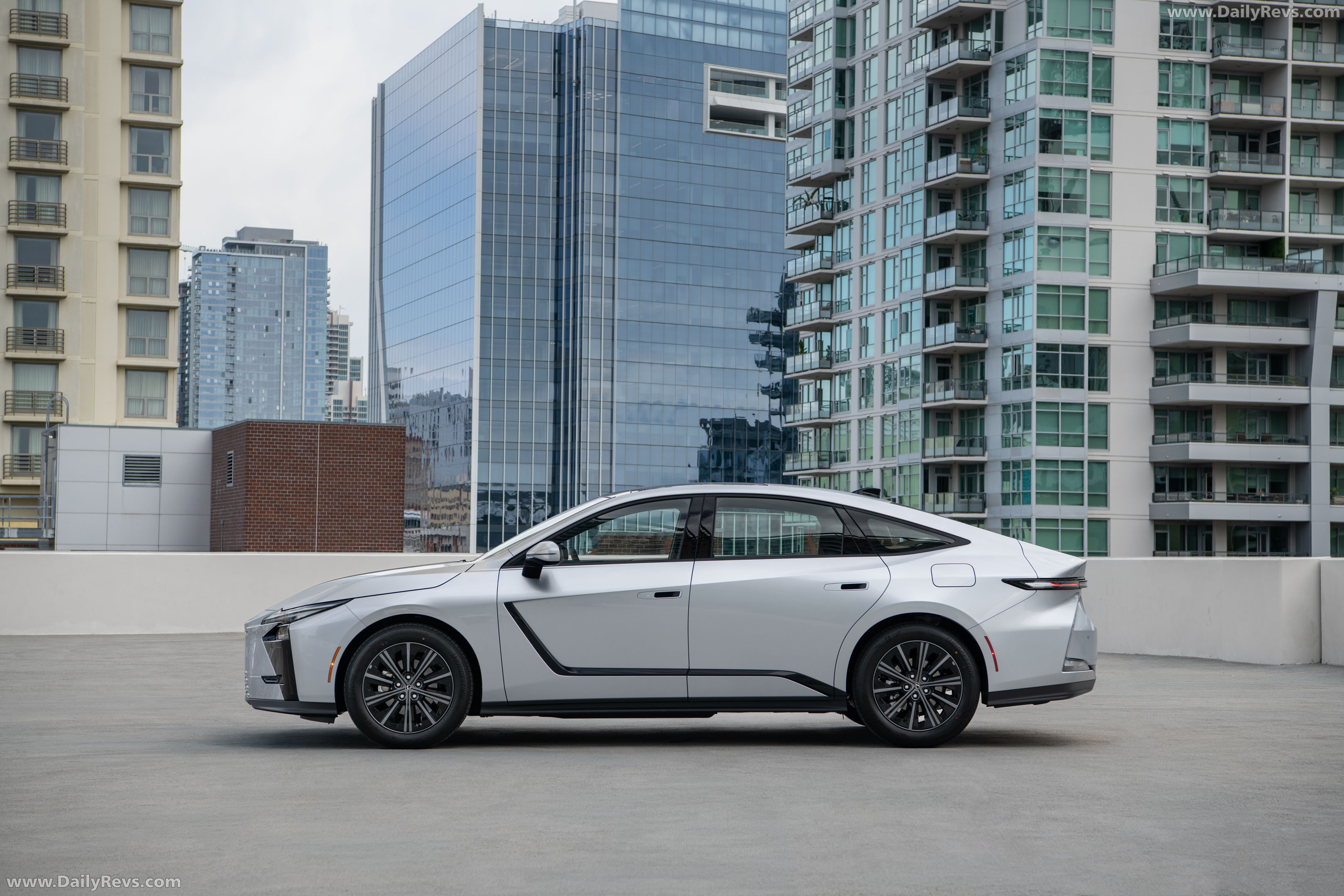2026 Lexus ES 350H Premium Side View