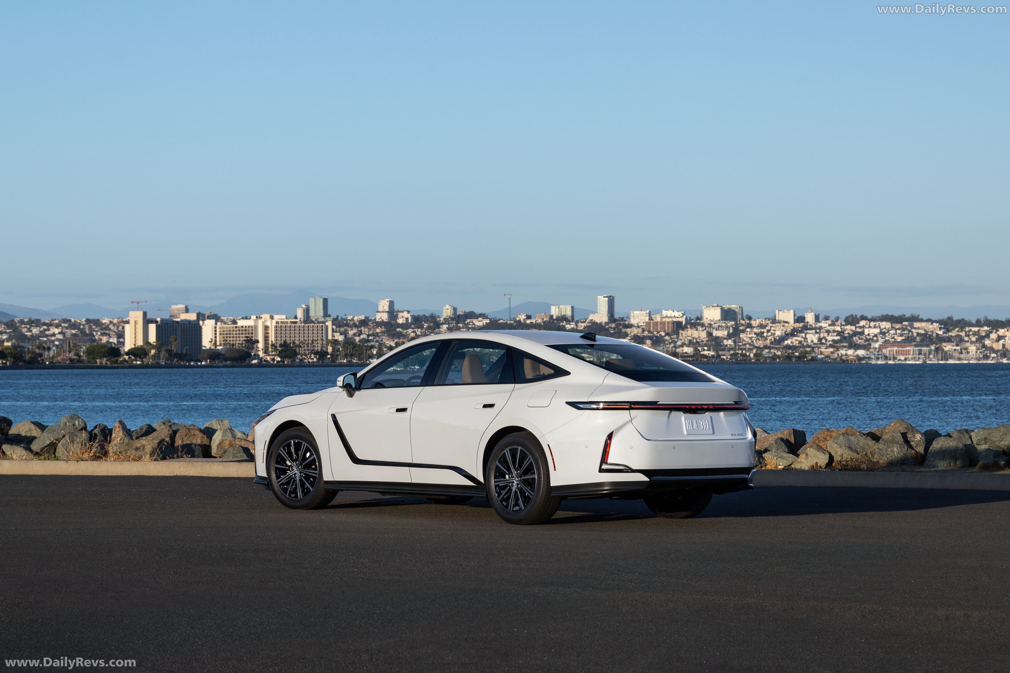 2026 Lexus ES 350H Premium Plus Rear View