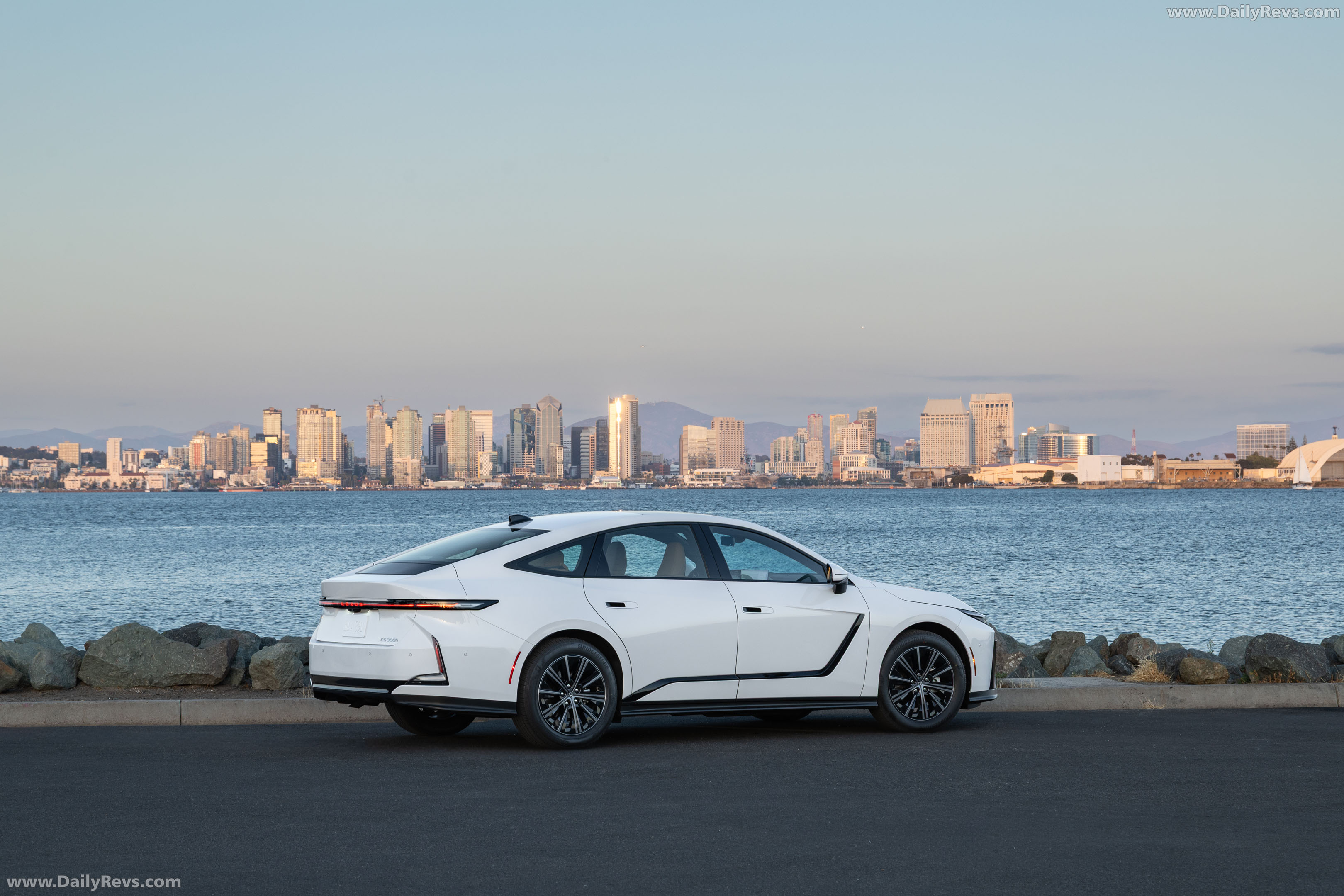2026 Lexus ES 350H Premium Plus Rear View