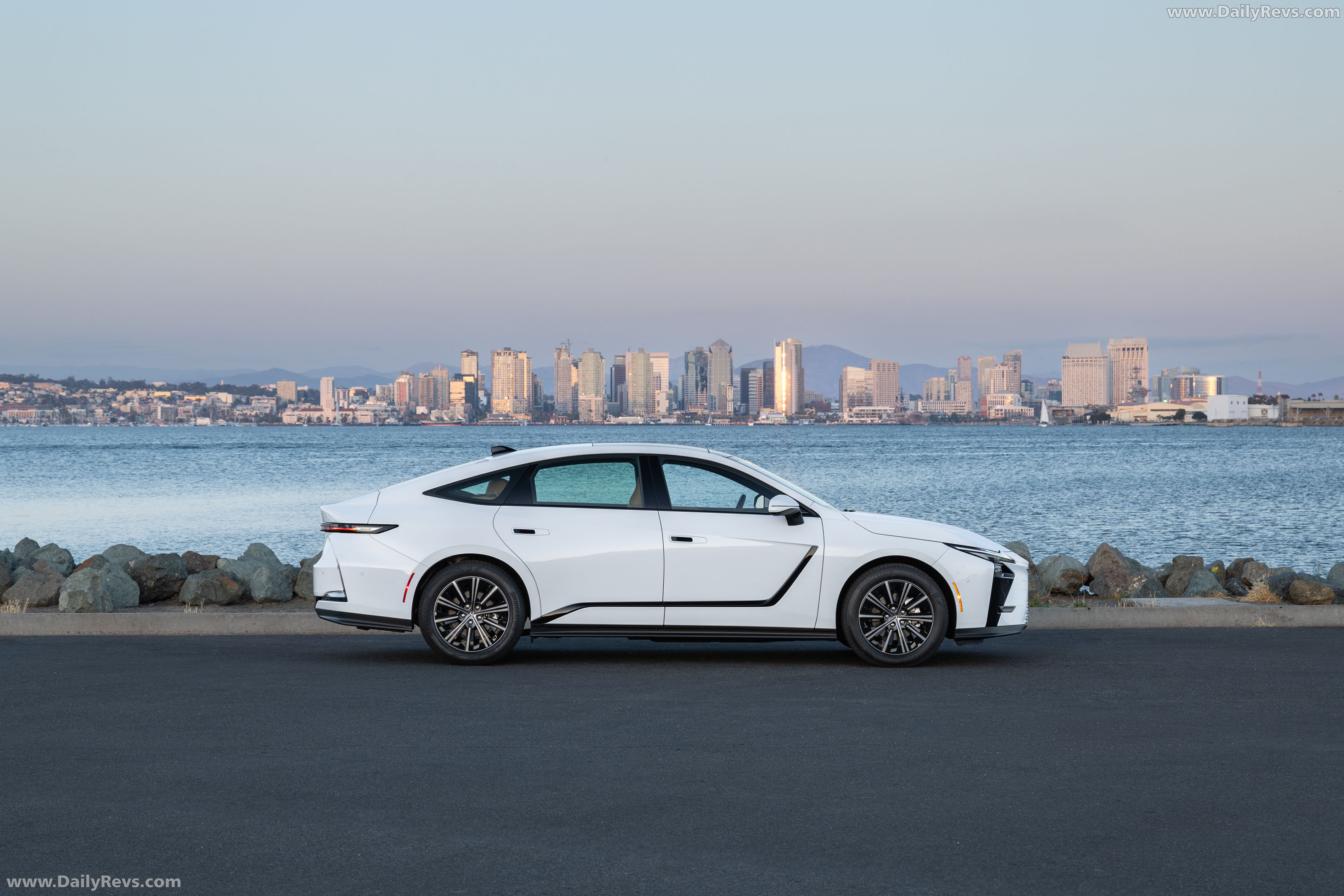 2026 Lexus ES 350H Premium Plus Side View