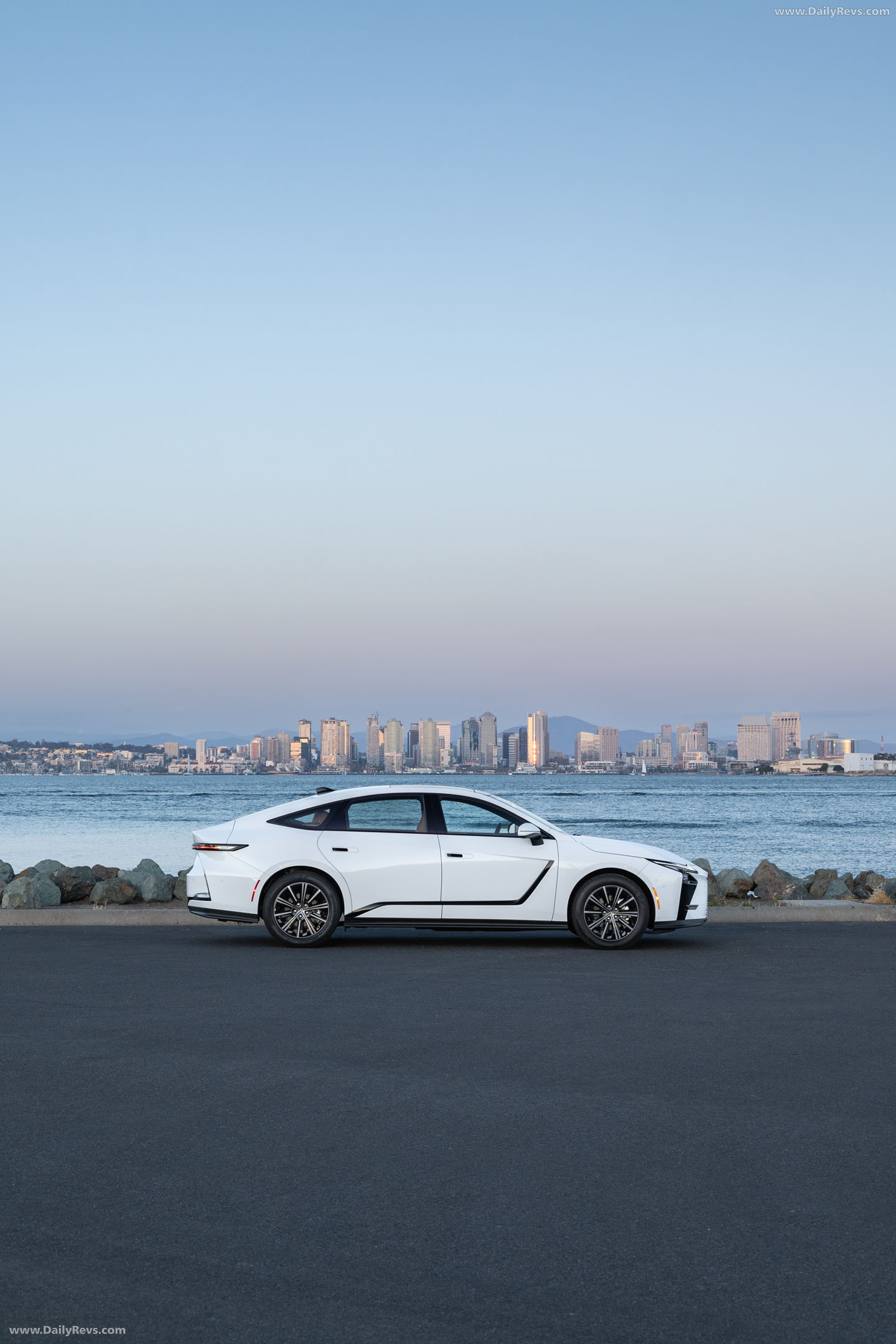 2026 Lexus ES 350H Premium Plus Side View