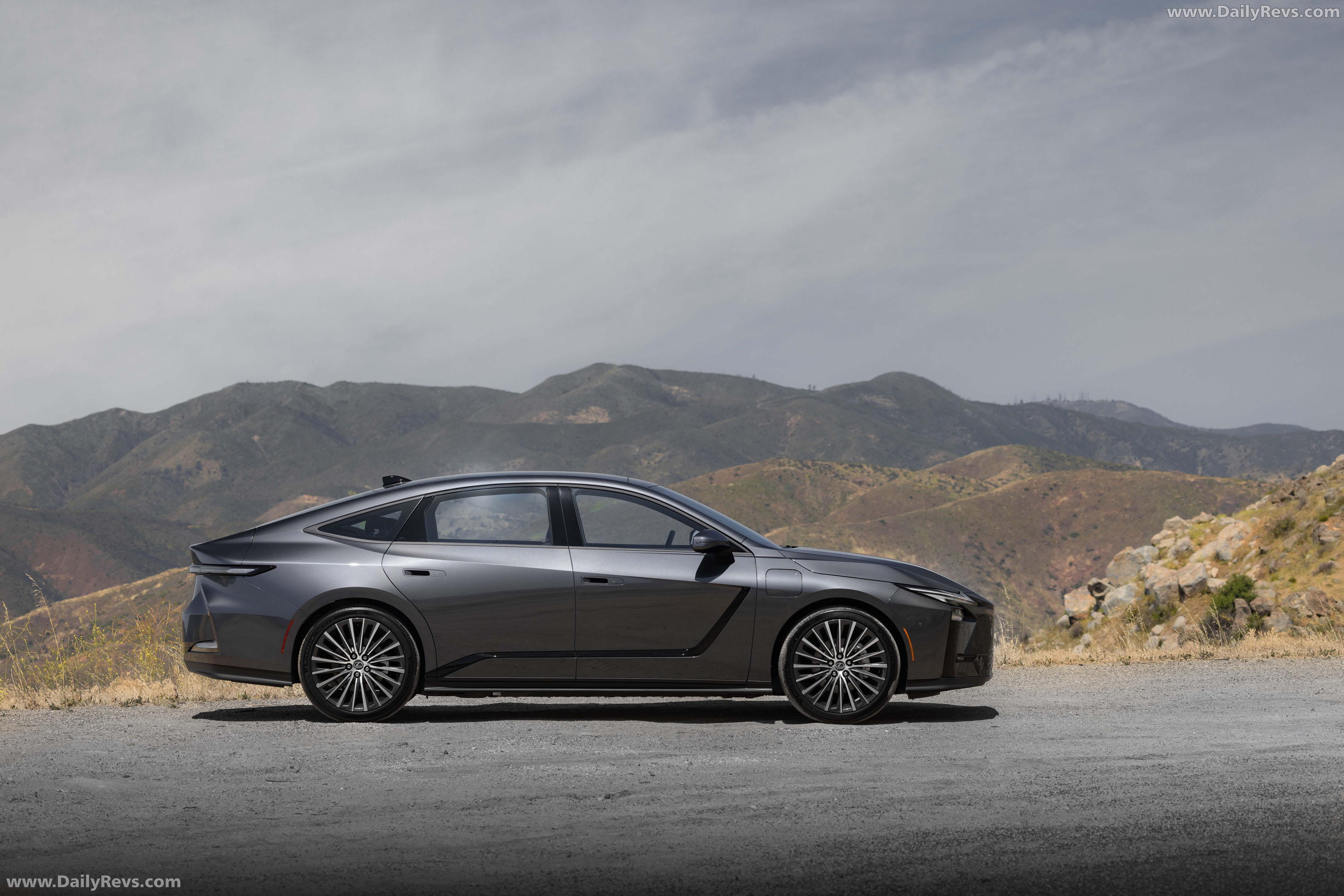 2026 Lexus ES 350e Luxury Executive Sonic Grey Side View