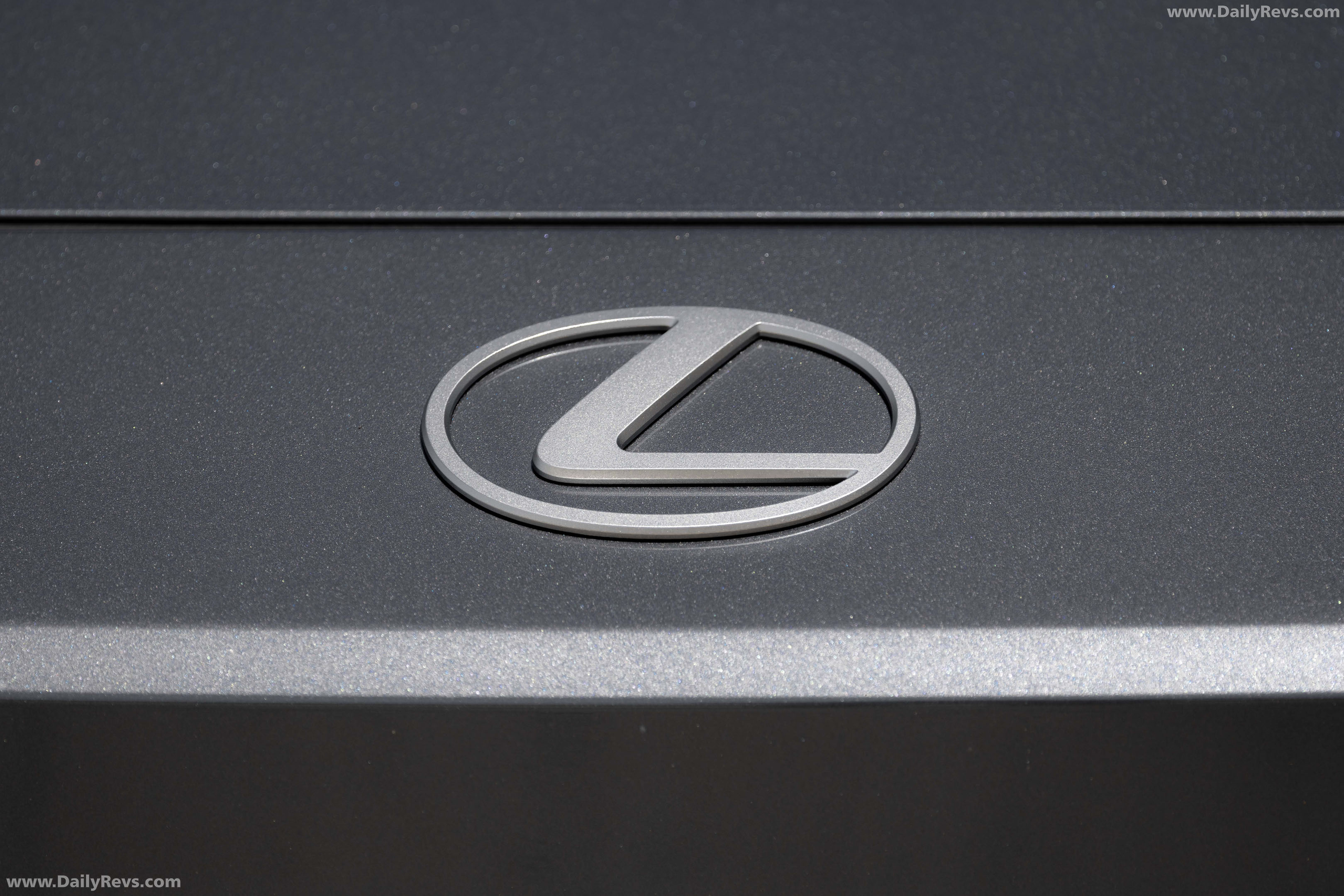 2026 Lexus ES 350e Luxury Executive Sonic Grey Exterior