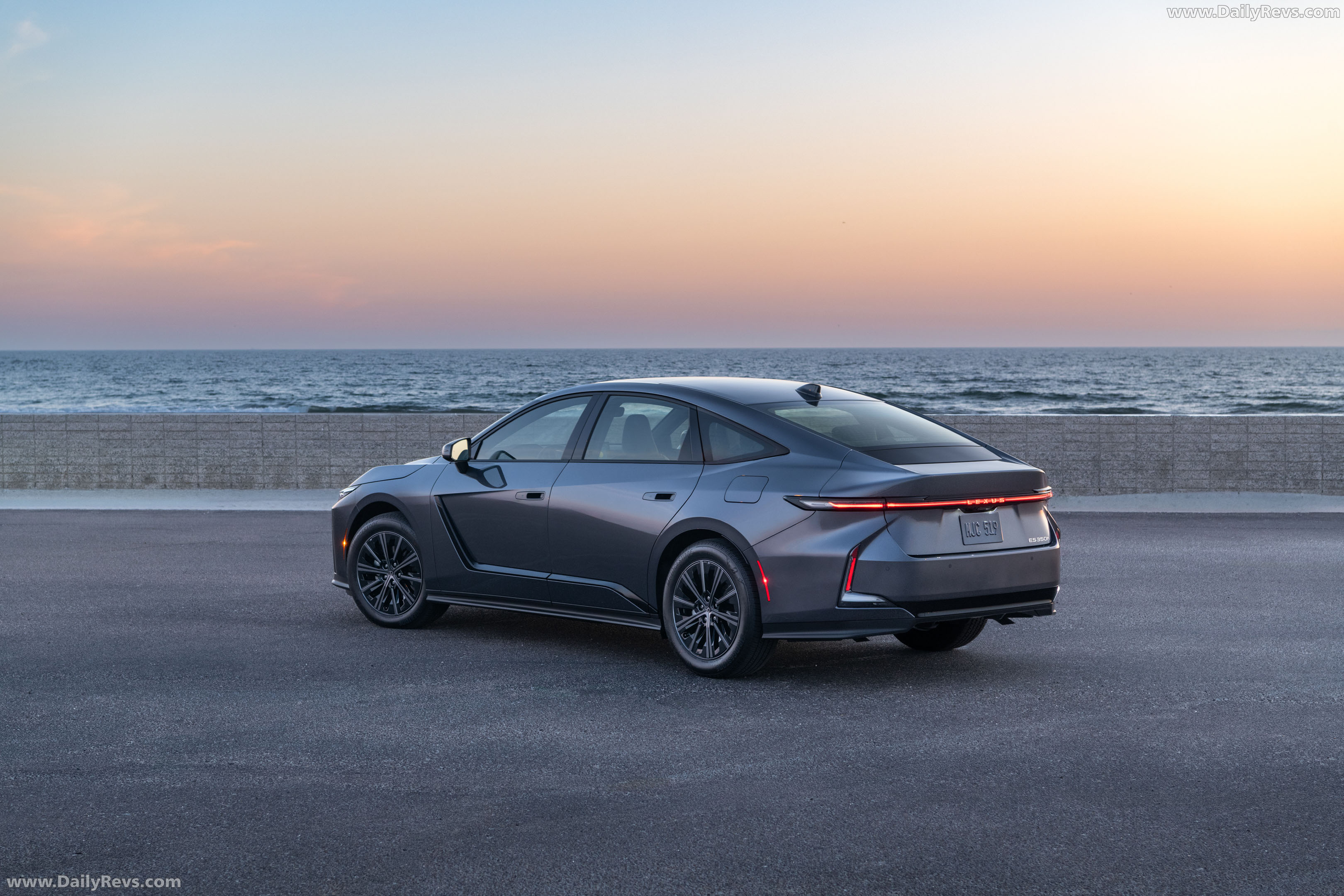2026 Lexus ES 350H Premium Cloud Burst Gray Rear View