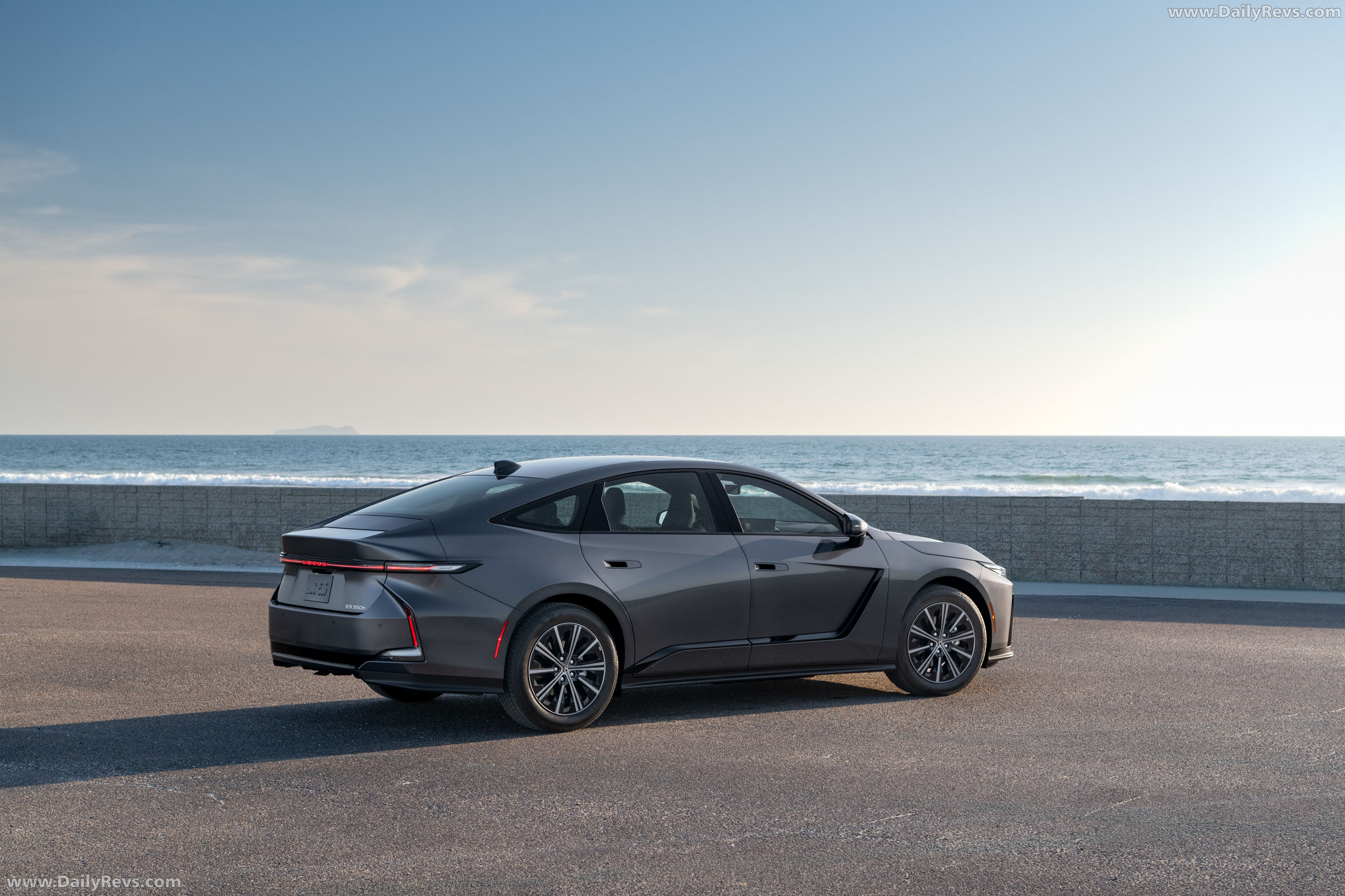 2026 Lexus ES 350H Premium Cloud Burst Gray Rear View