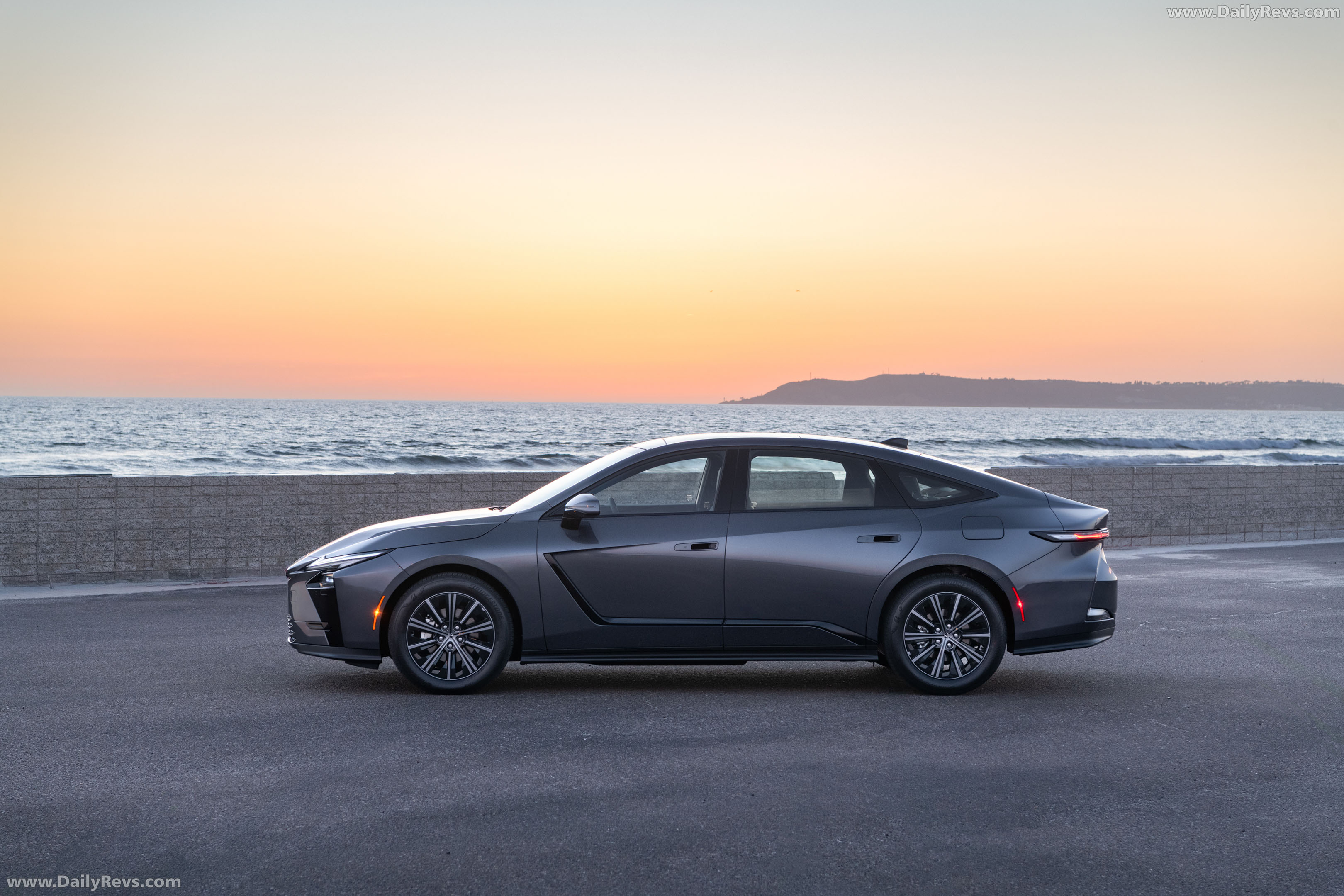 2026 Lexus ES 350H Premium Cloud Burst Gray Side View