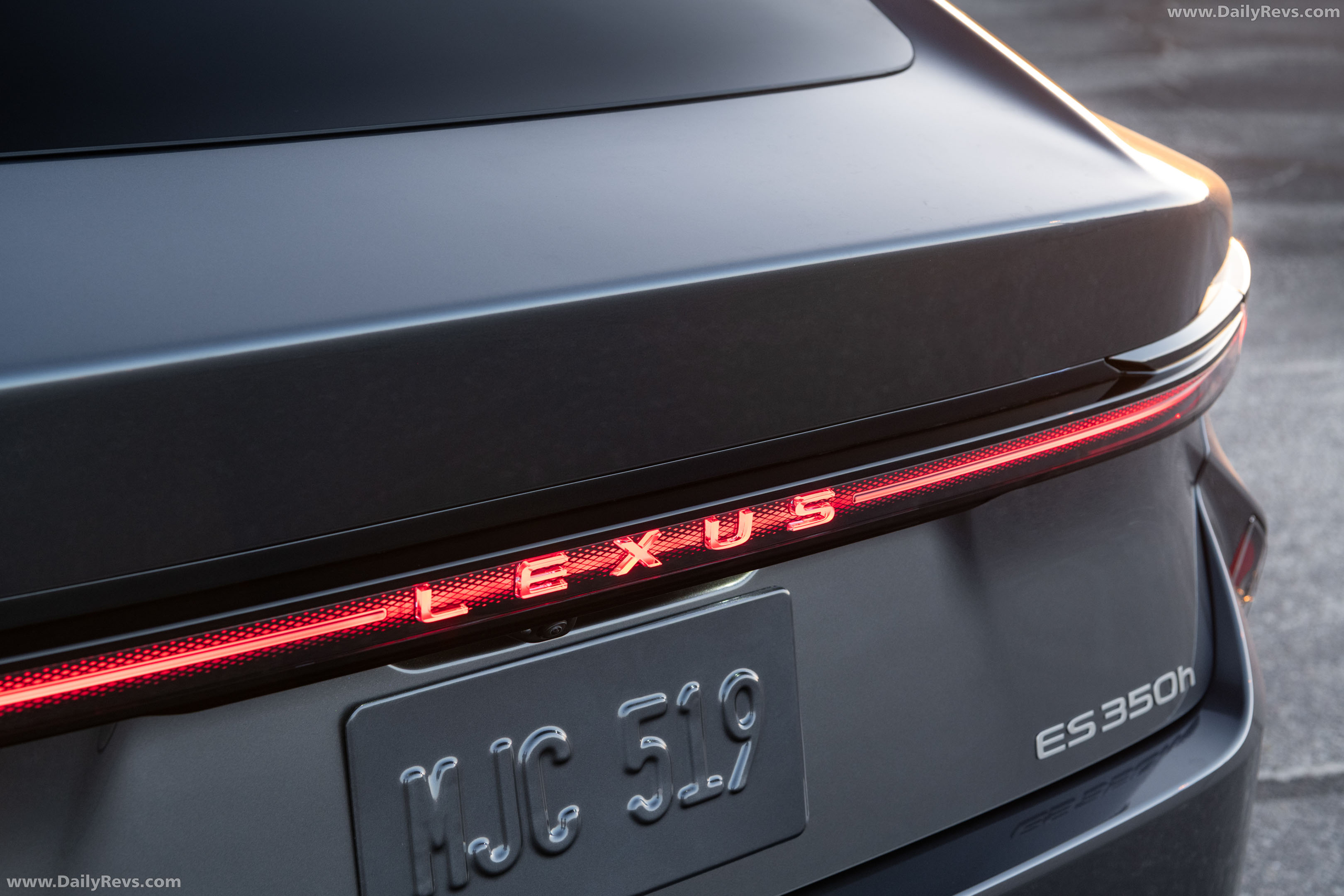 2026 Lexus ES 350H Premium Cloud Burst Gray Exterior