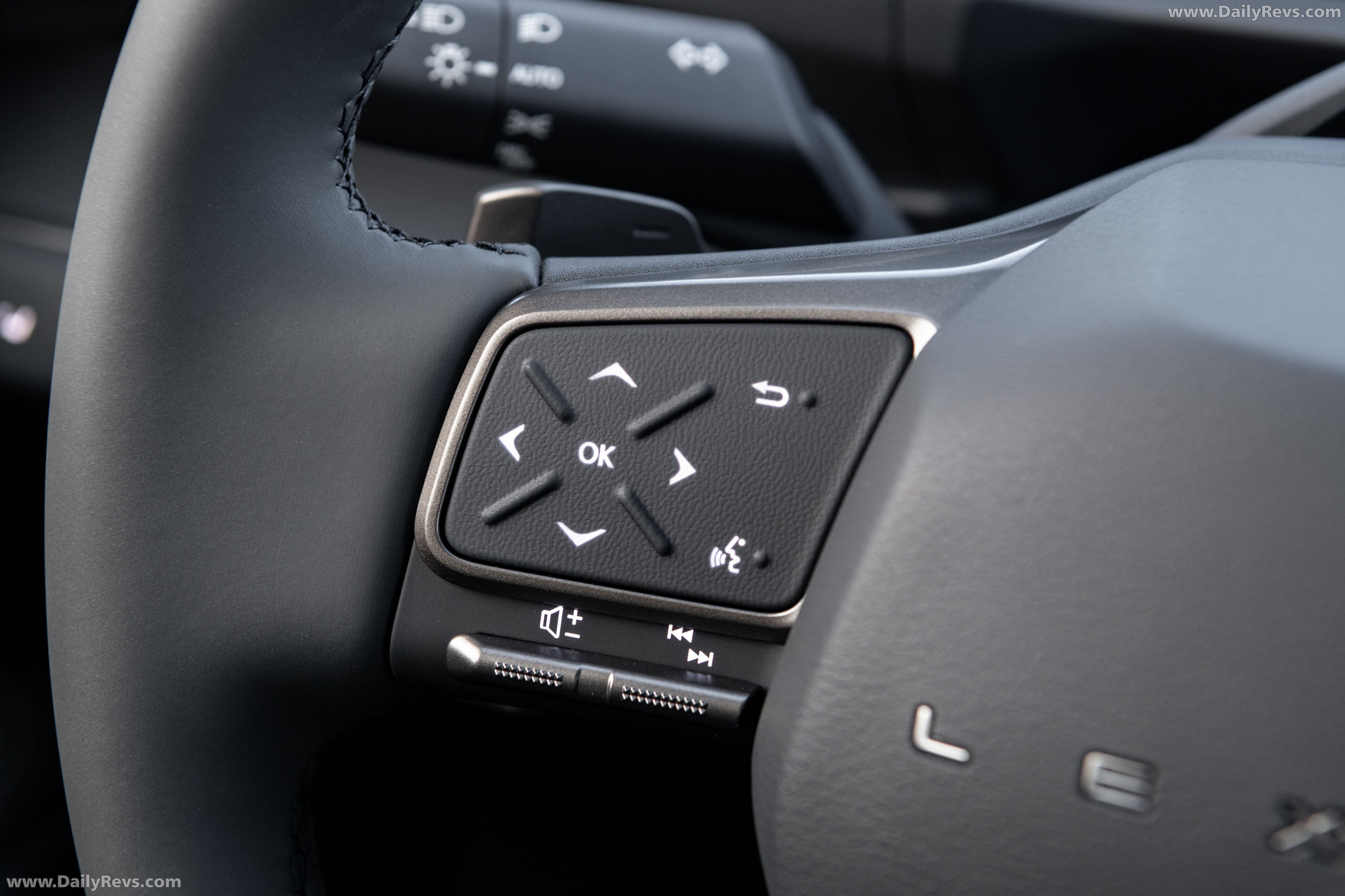 2026 Lexus ES 350H Premium Cloud Burst Gray Interior