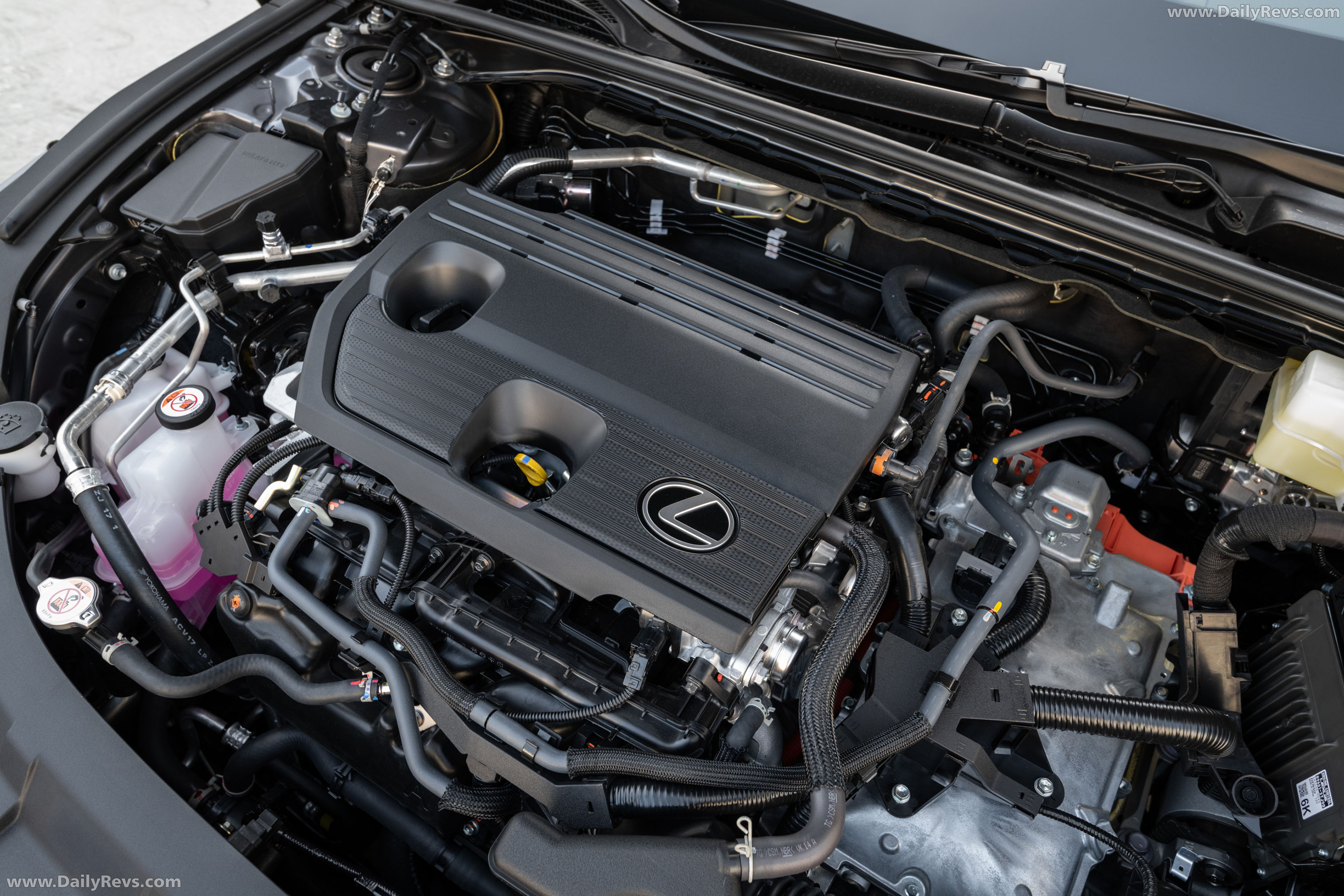 2026 Lexus ES 350H Premium Cloud Burst Gray Engine