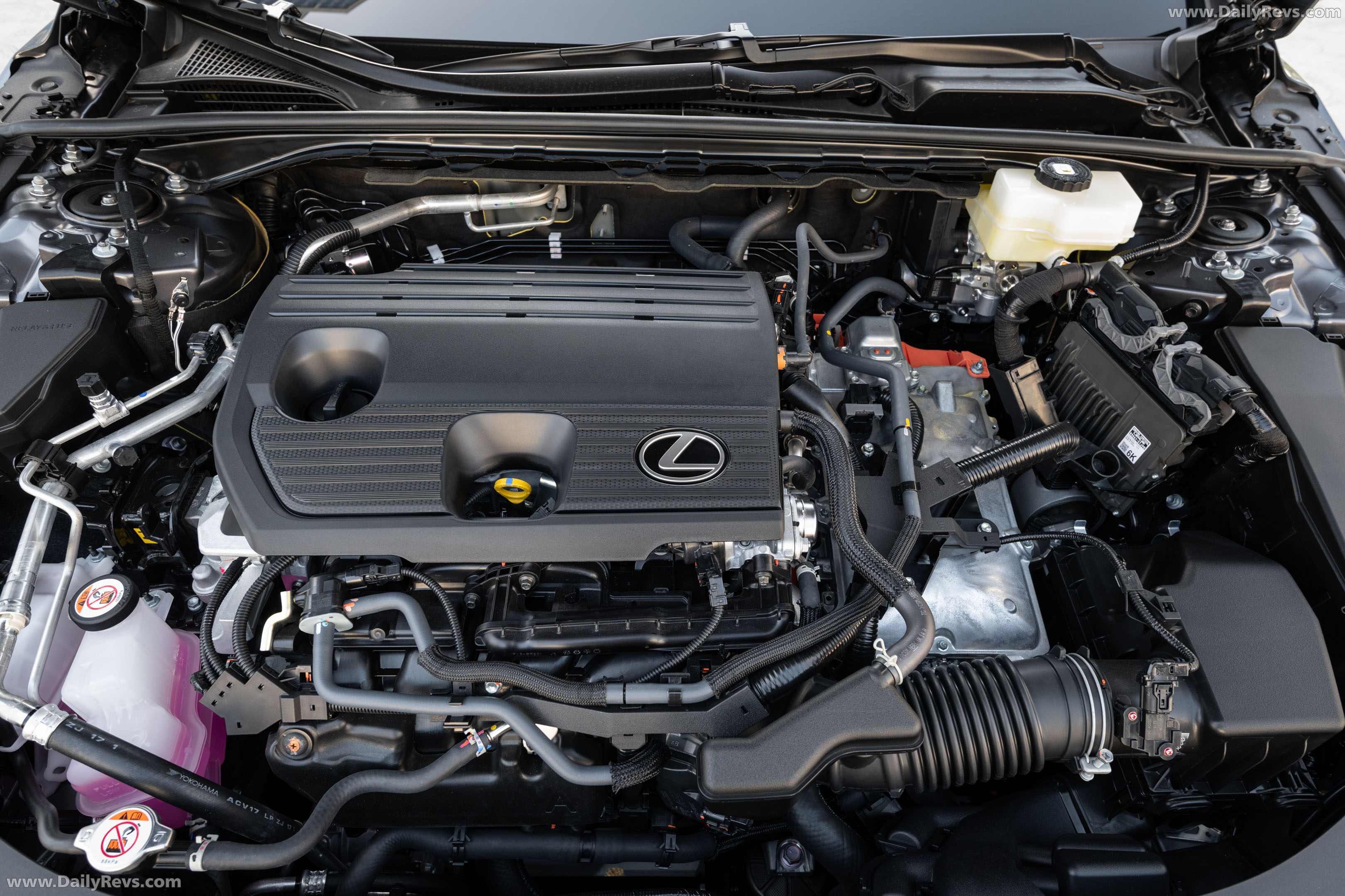 2026 Lexus ES 350H Premium Cloud Burst Gray Engine