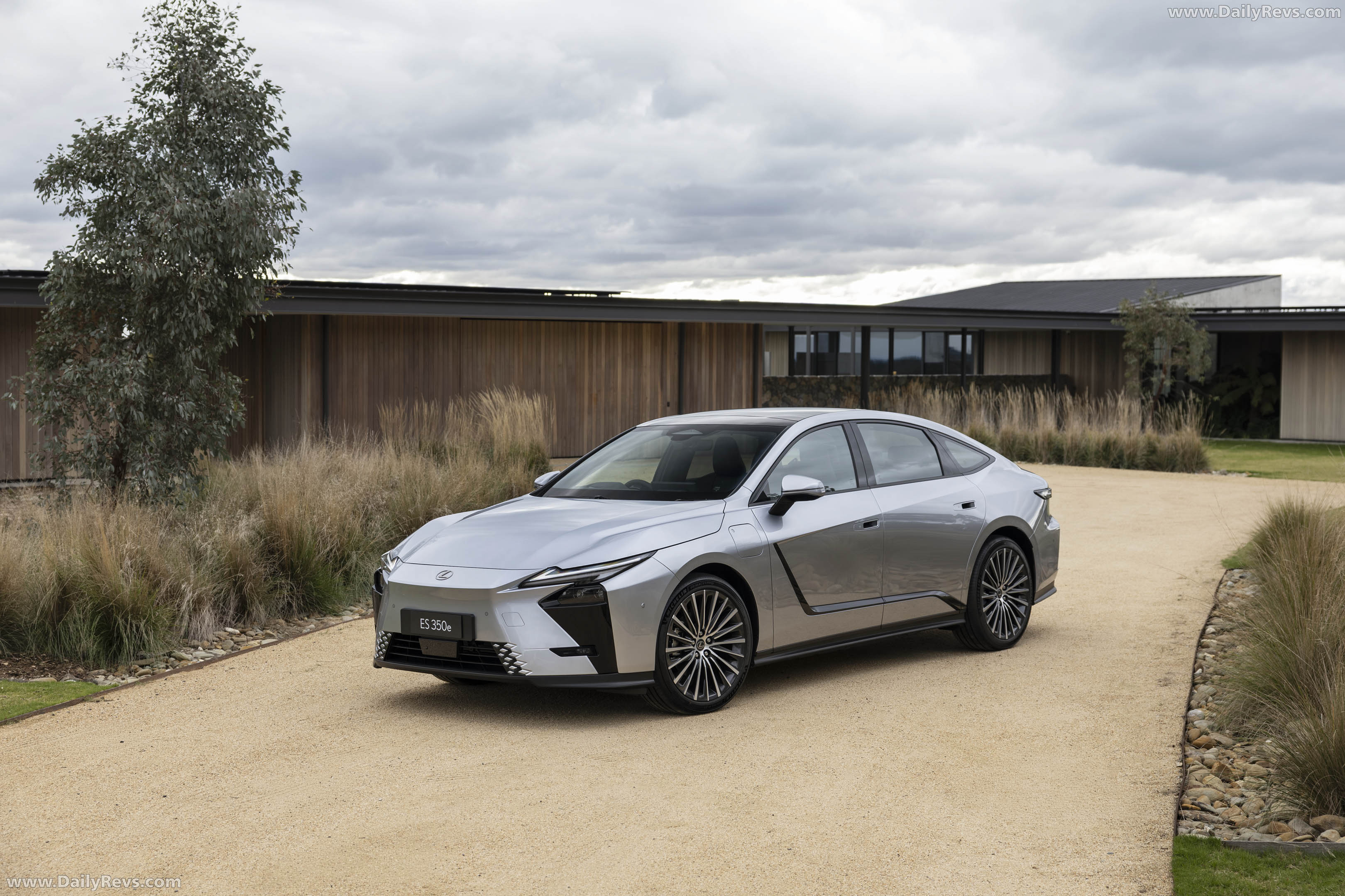 2026 Lexus ES 300h Australian Version Front View