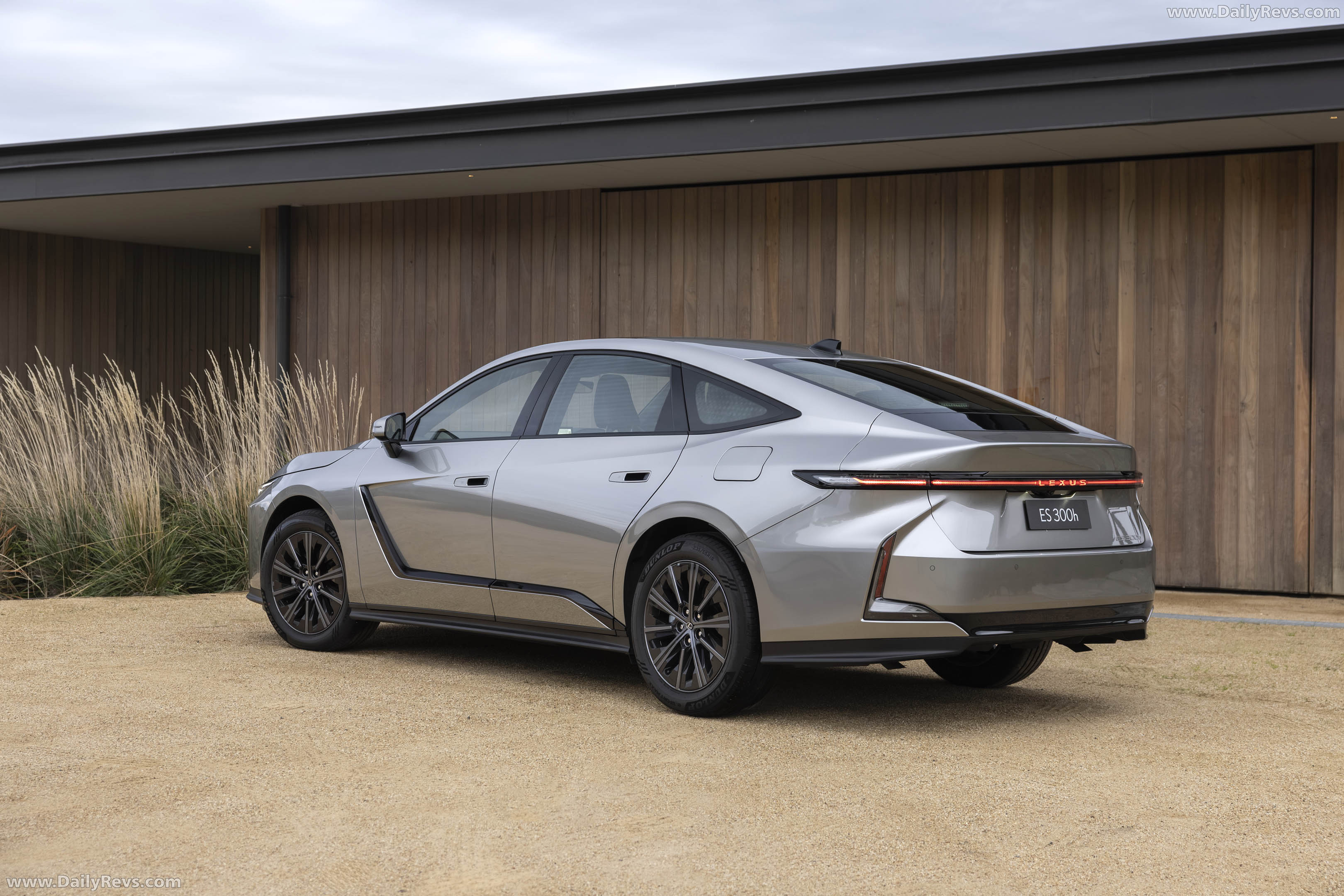 2026 Lexus ES 300h Australian Version Rear View