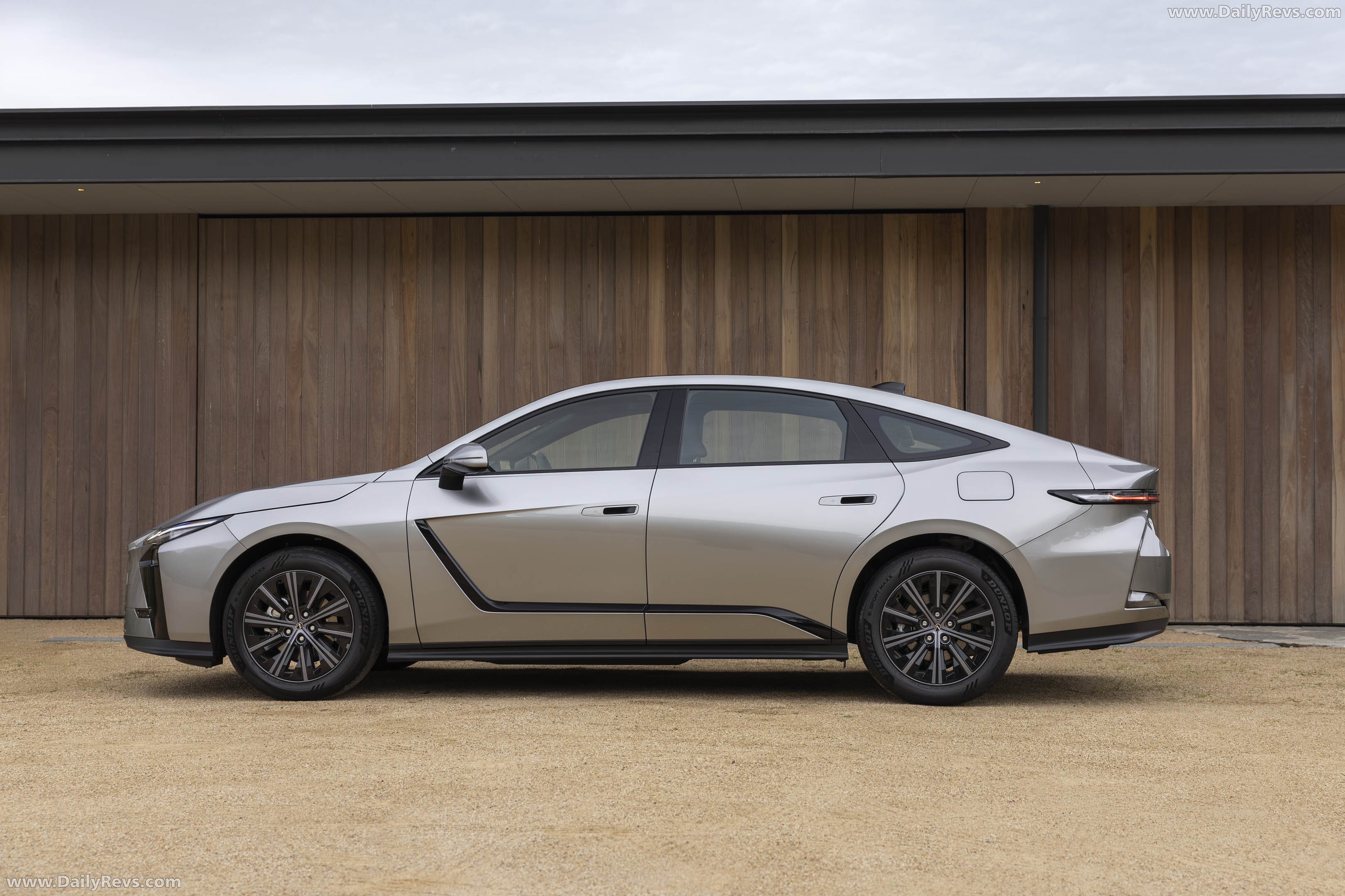 2026 Lexus ES 300h Australian Version Side View