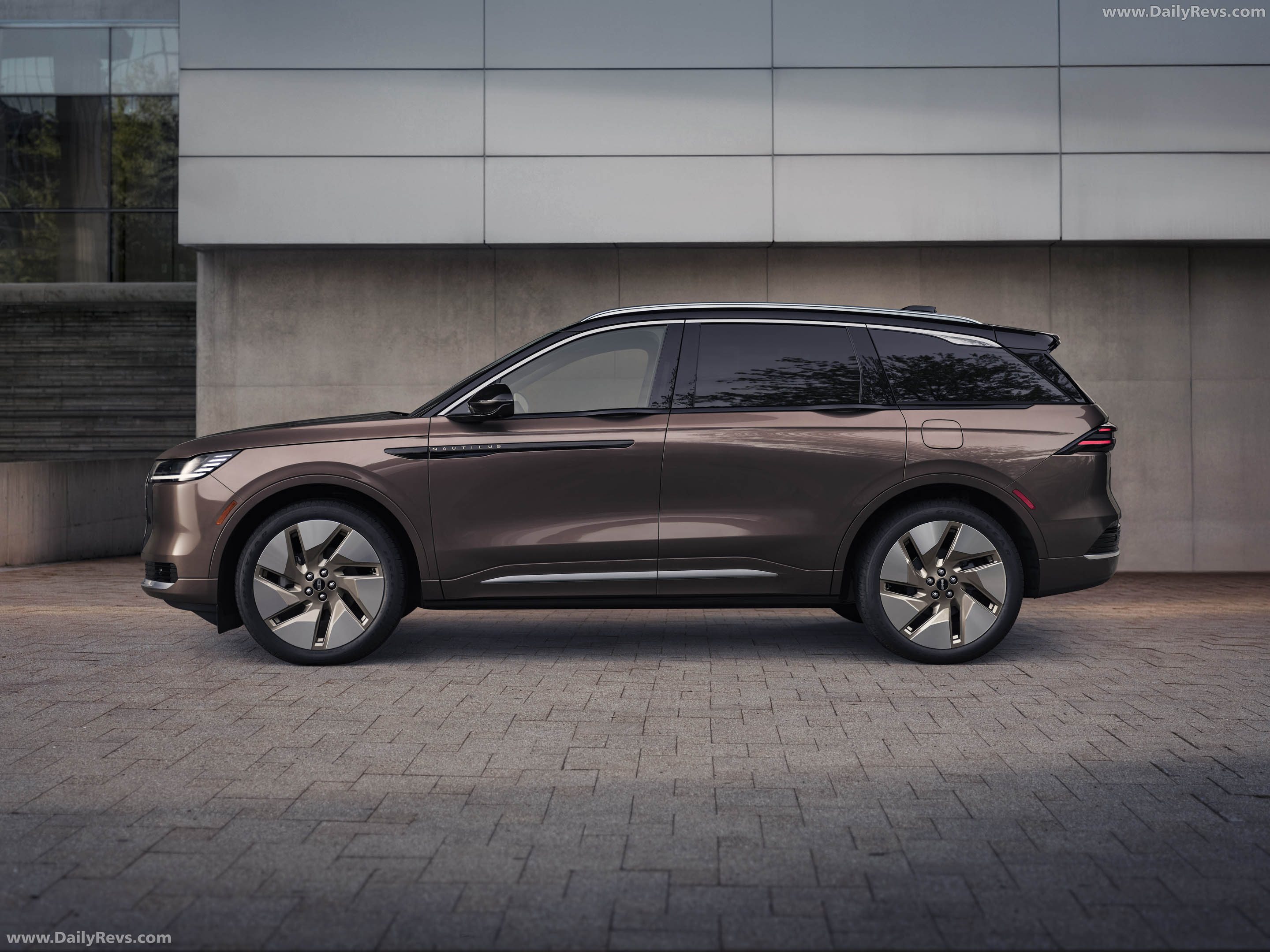 2027 Lincoln Nautilus Black Label Side View